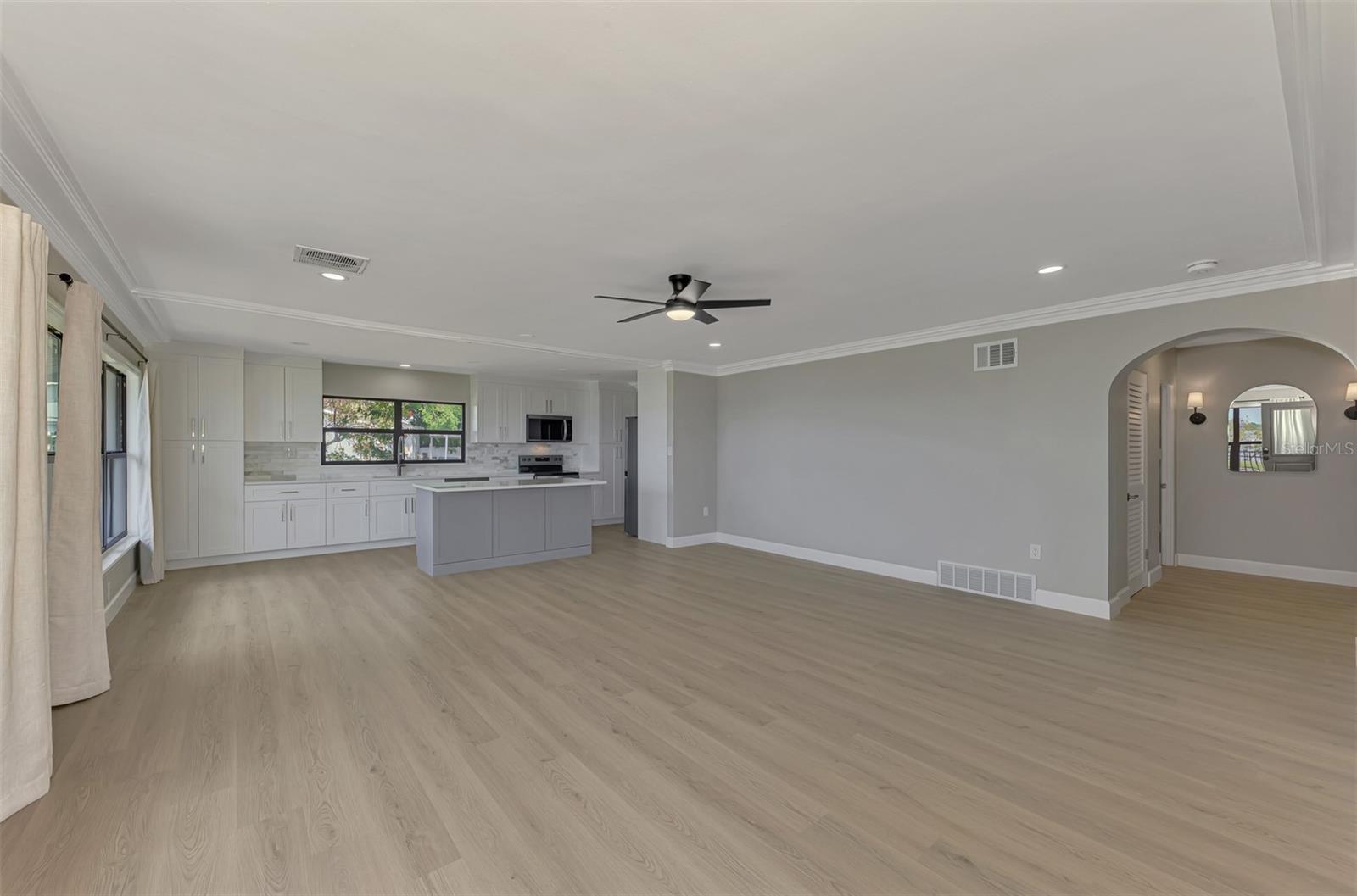 1822 Riverside Dr E Property Photo 10
