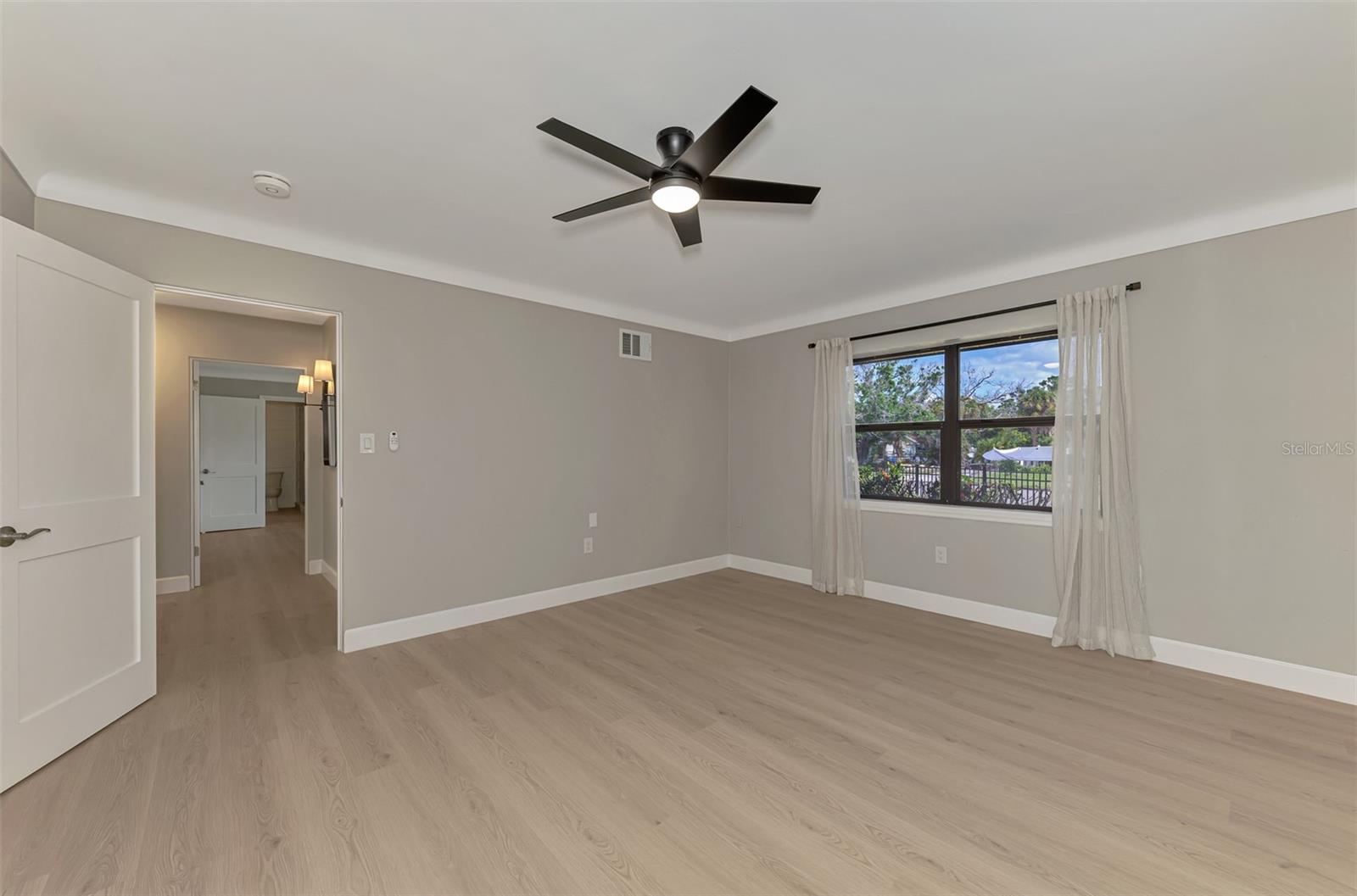 1822 Riverside Dr E Property Photo 28