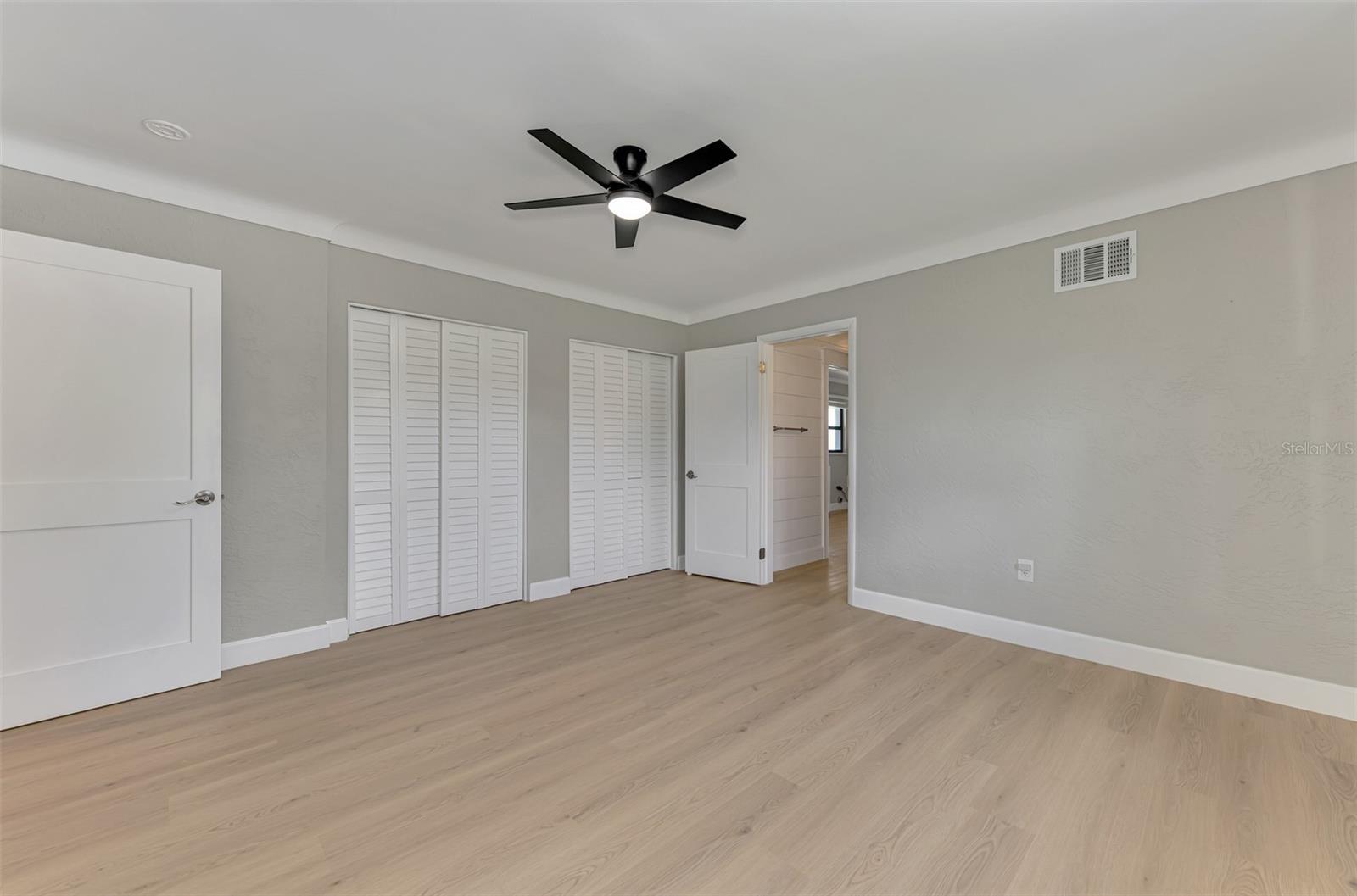 1822 Riverside Dr E Property Photo 32