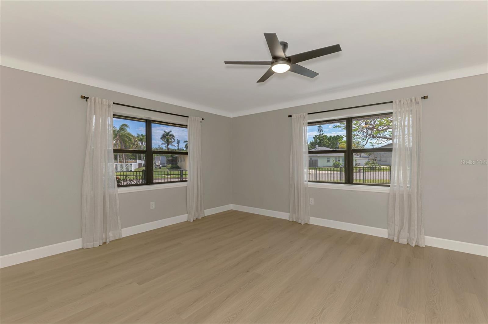 1822 Riverside Dr E Property Photo 33