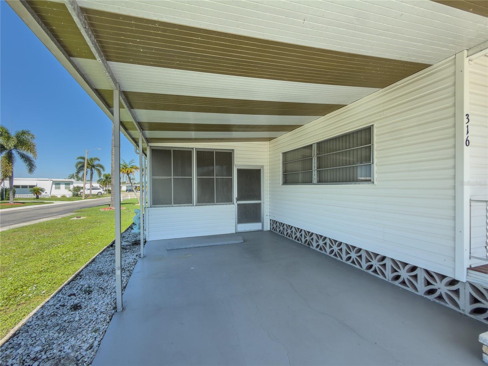 316 Danube Cir Property Photo 5