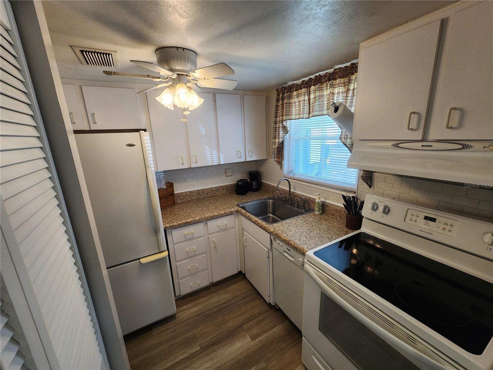 5842 Welcome Rd #j2 Property Photo 9