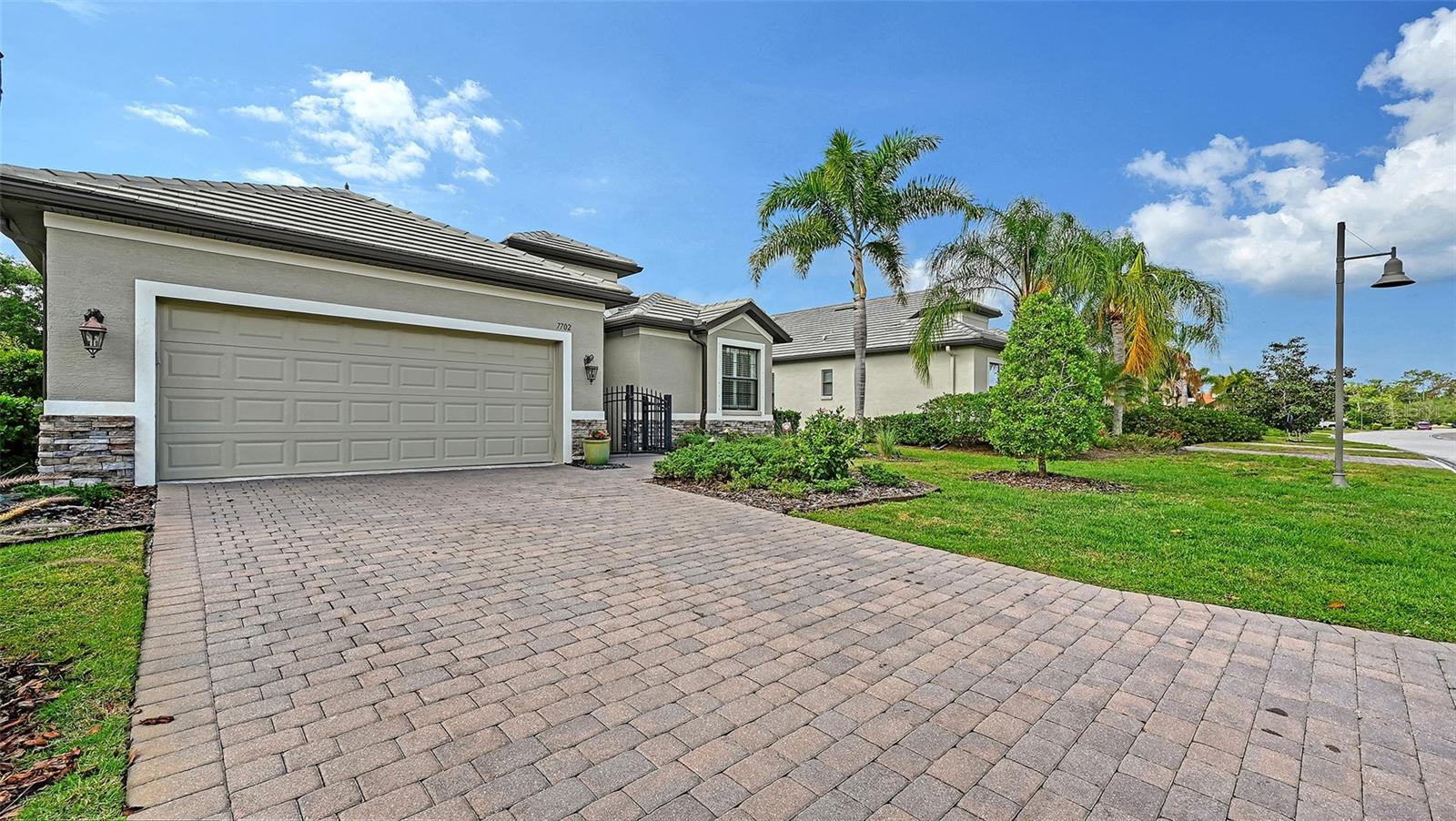 7702 Rio Bella Pl Property Photo 4
