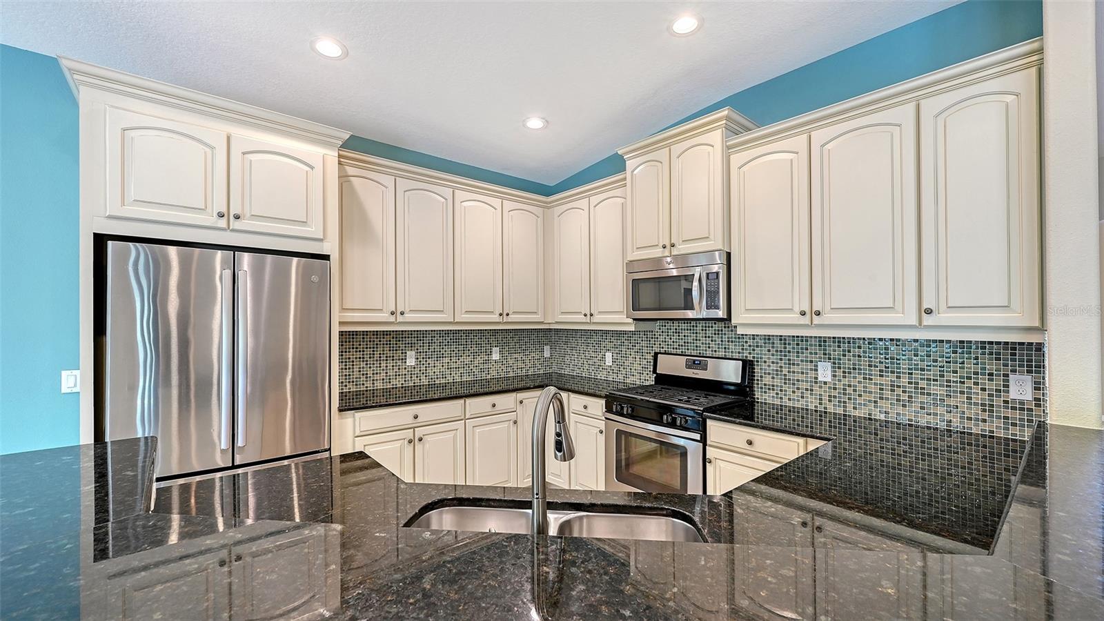 7702 Rio Bella Pl Property Photo 18