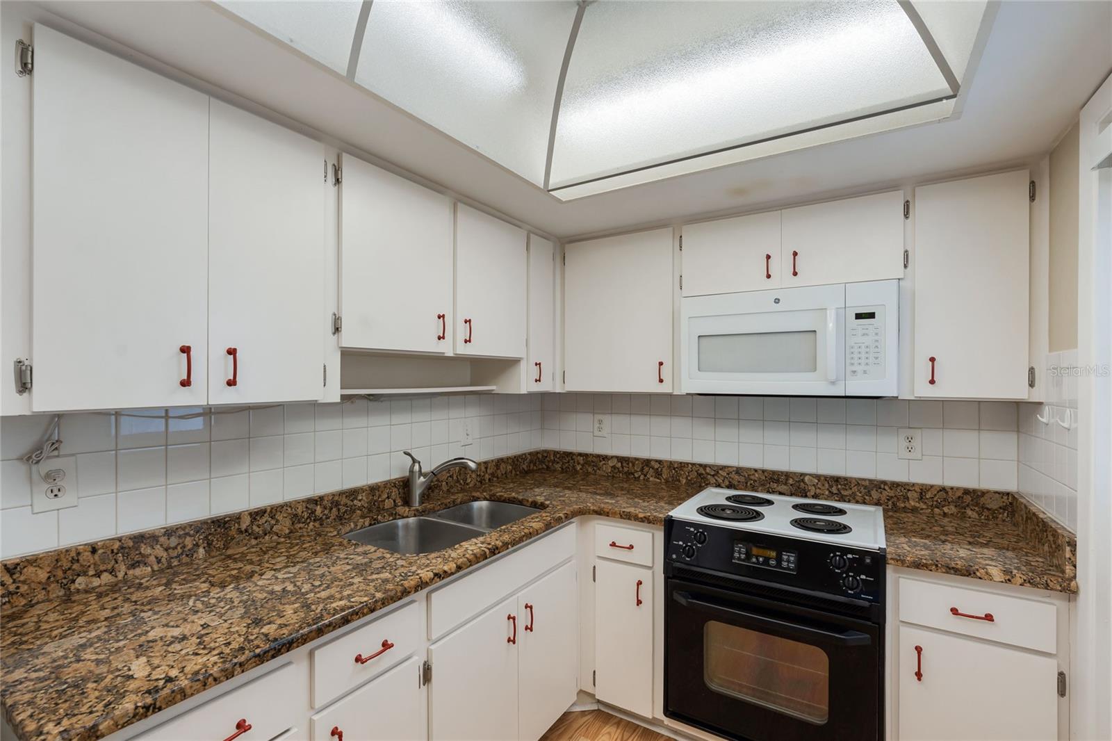 5972 Hibiscus Dr #207 Property Photo 3