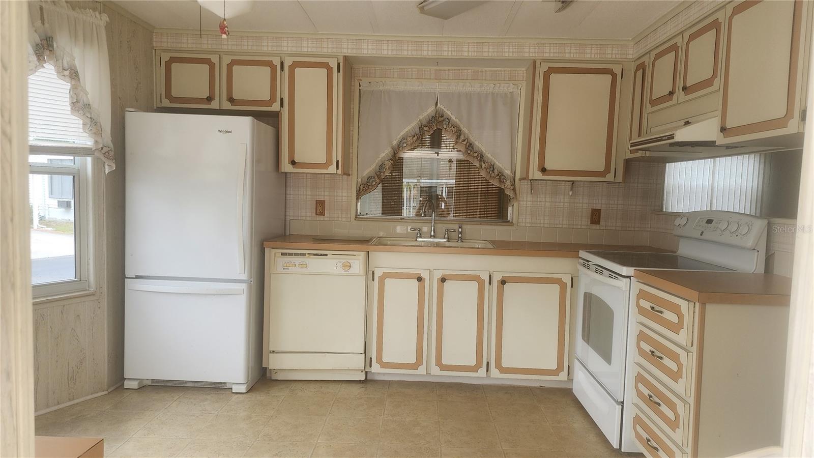 157 N Fiji Cir Property Photo 4