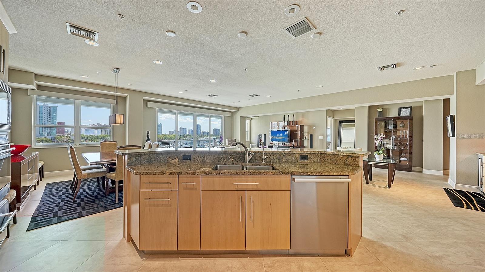 650 Golden Gate Pt #602 Property Photo 20