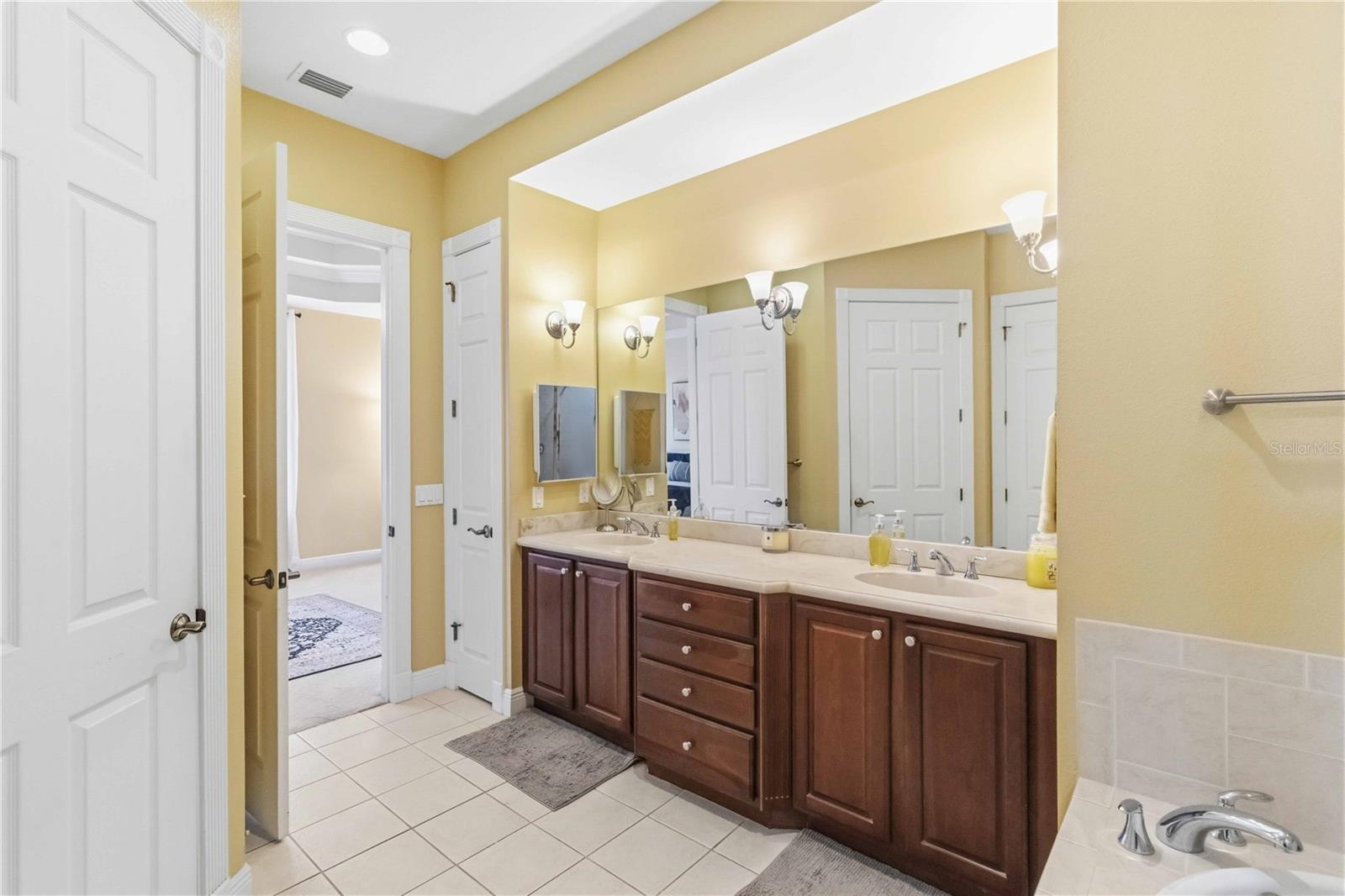 5246 Manorwood Dr #4c Property Photo 13