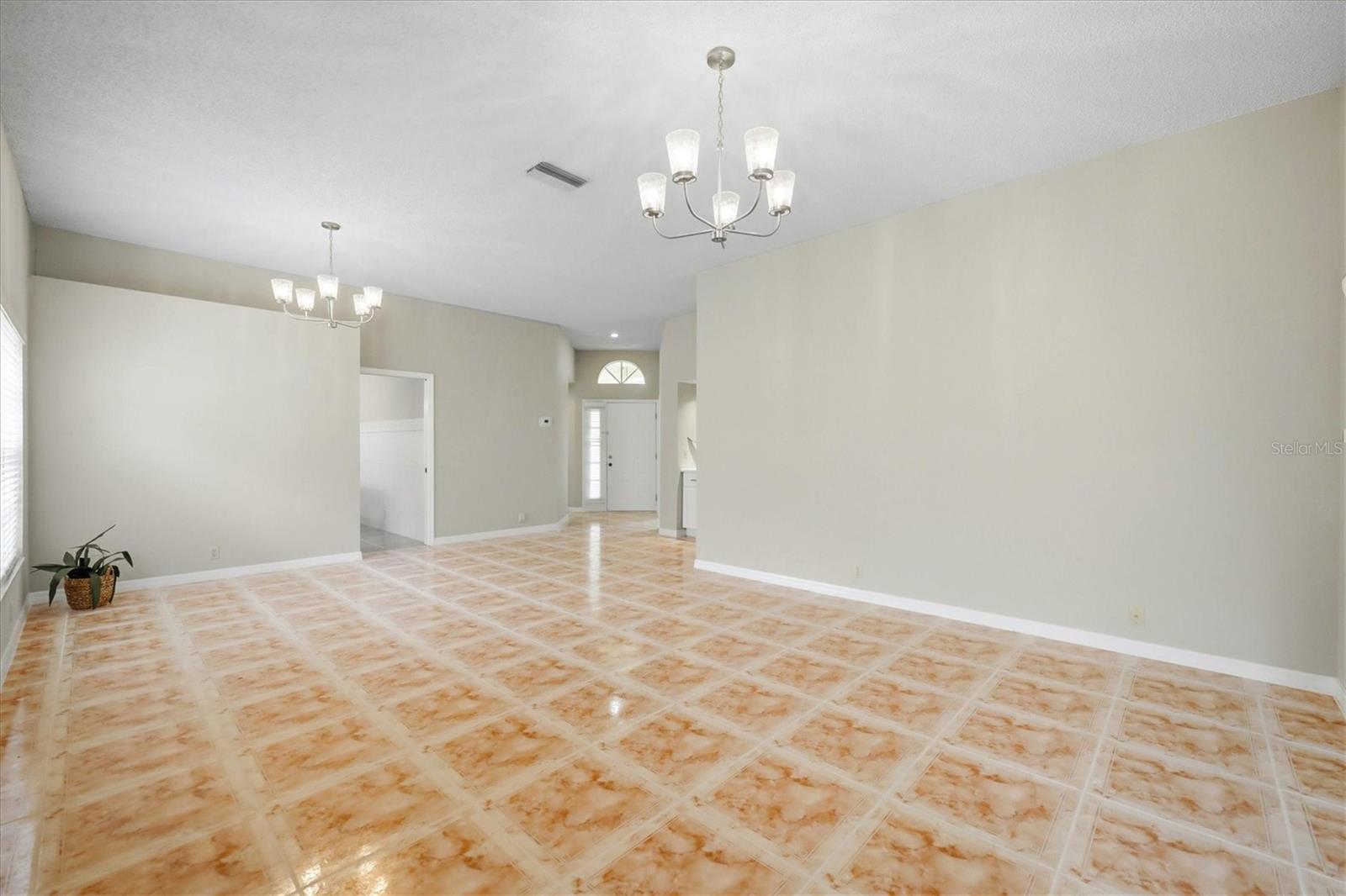 4738 Dundee Dr Property Photo 17
