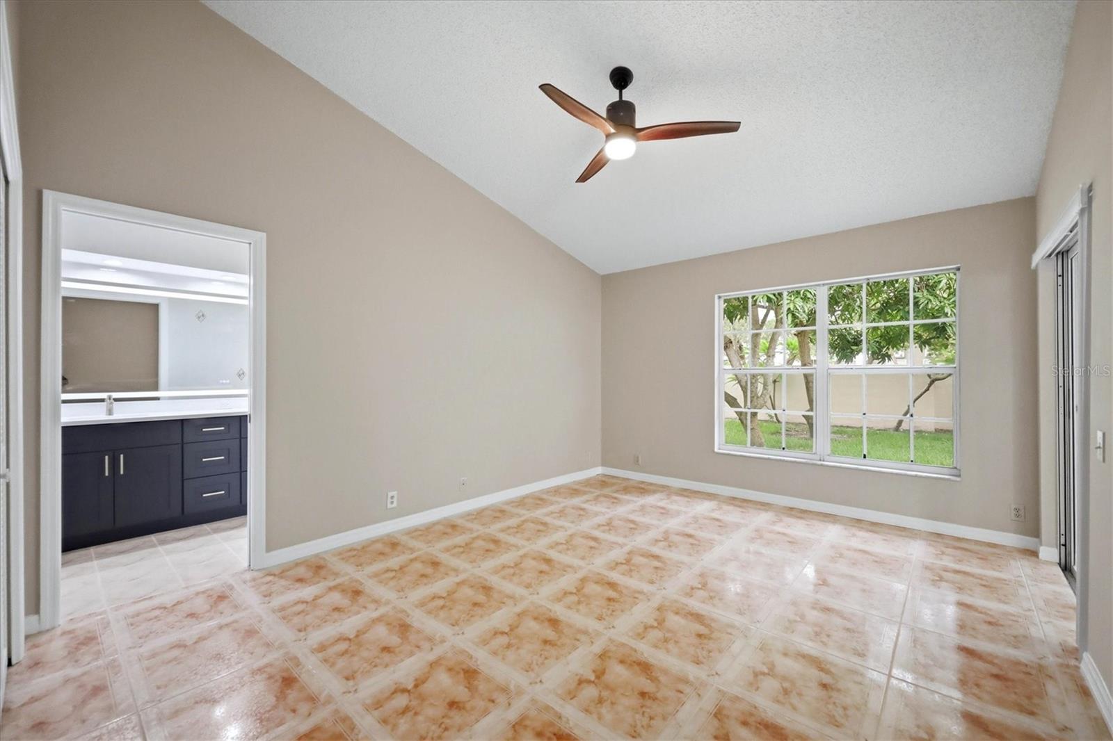 4738 Dundee Dr Property Photo 19