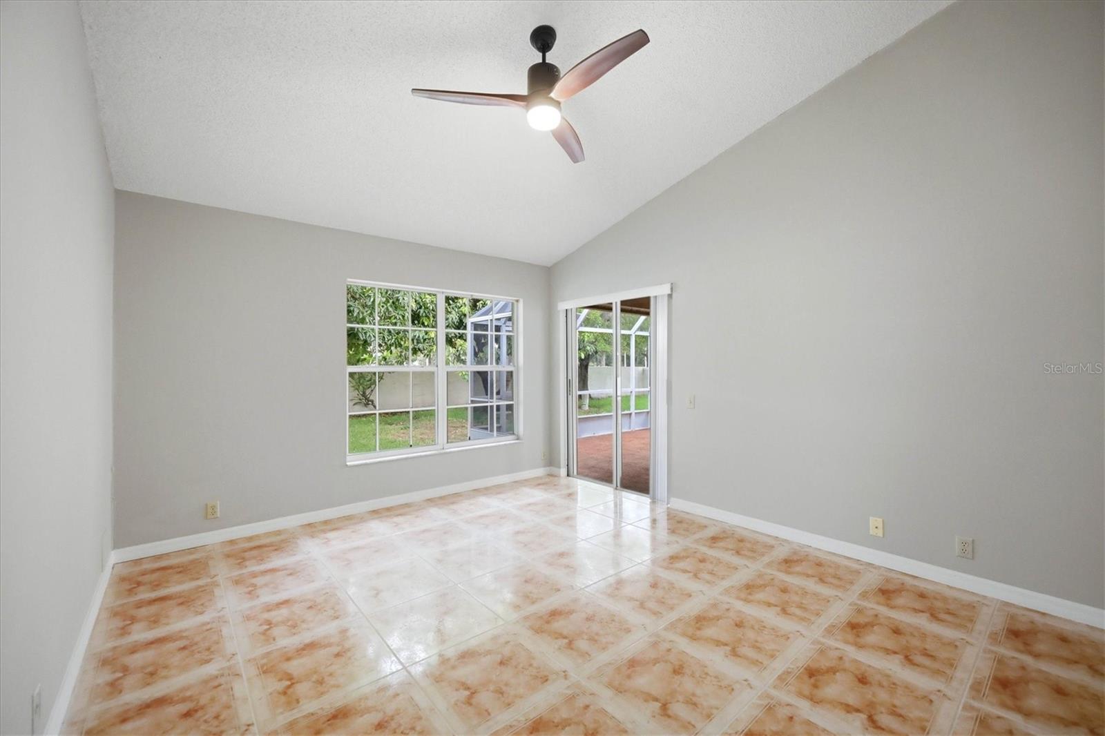 4738 Dundee Dr Property Photo 20