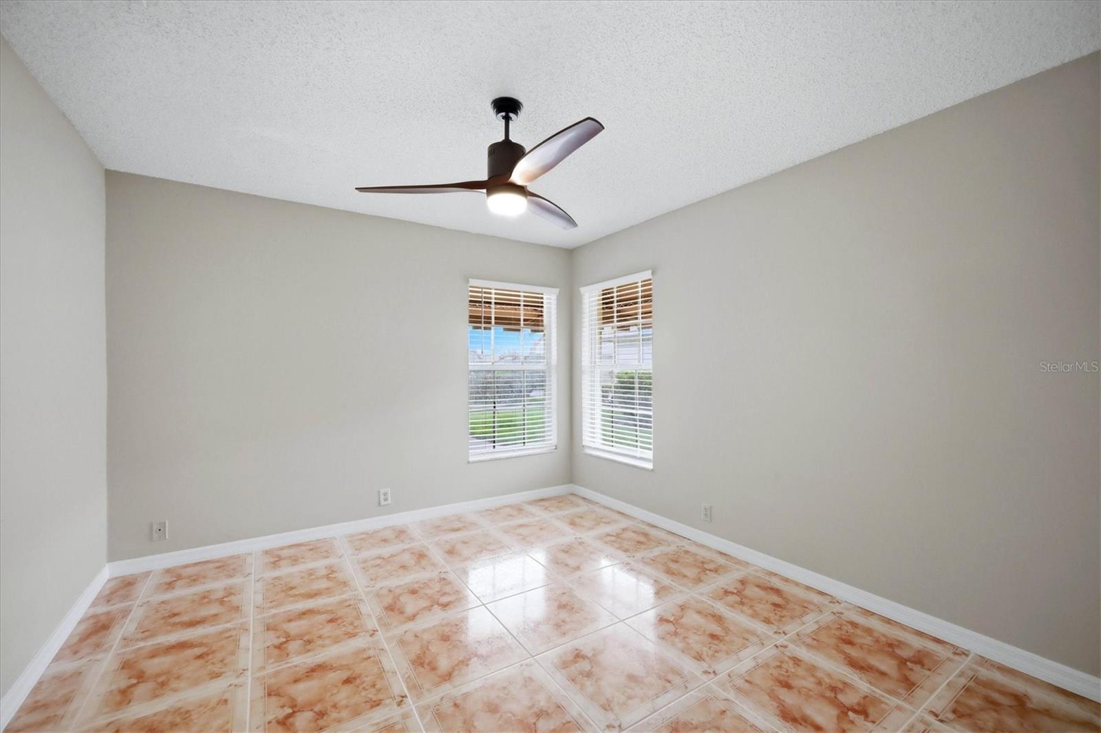 4738 Dundee Dr Property Photo 23