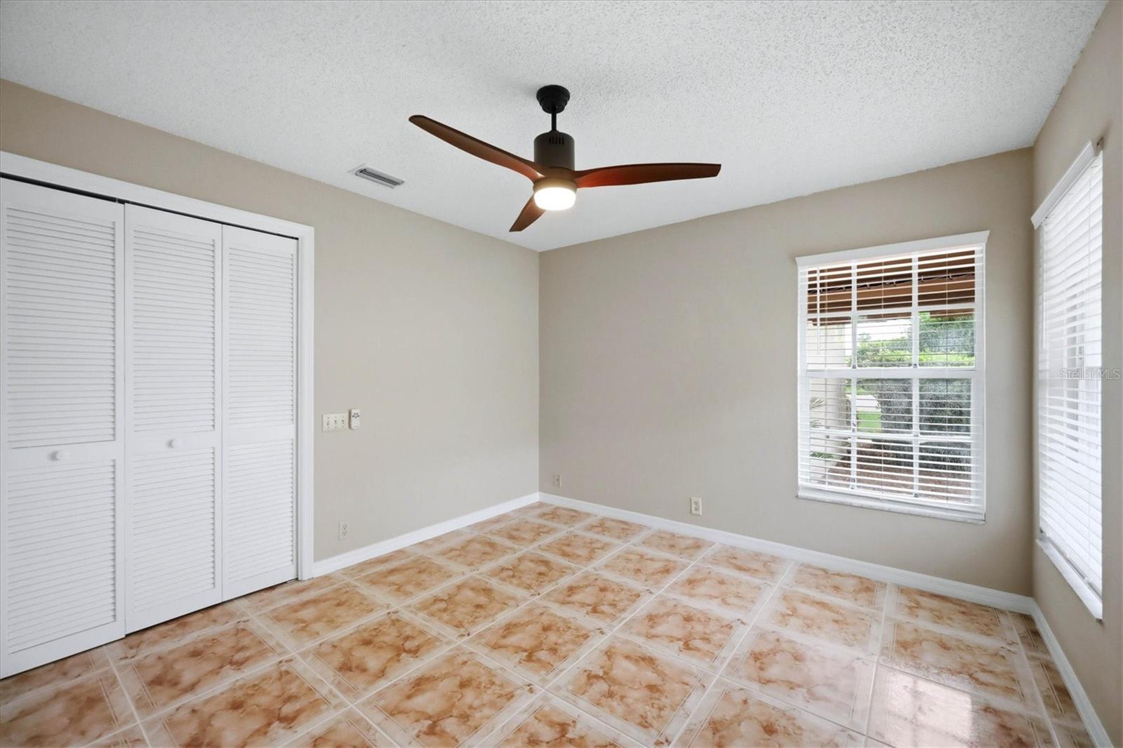 4738 Dundee Dr Property Photo 24