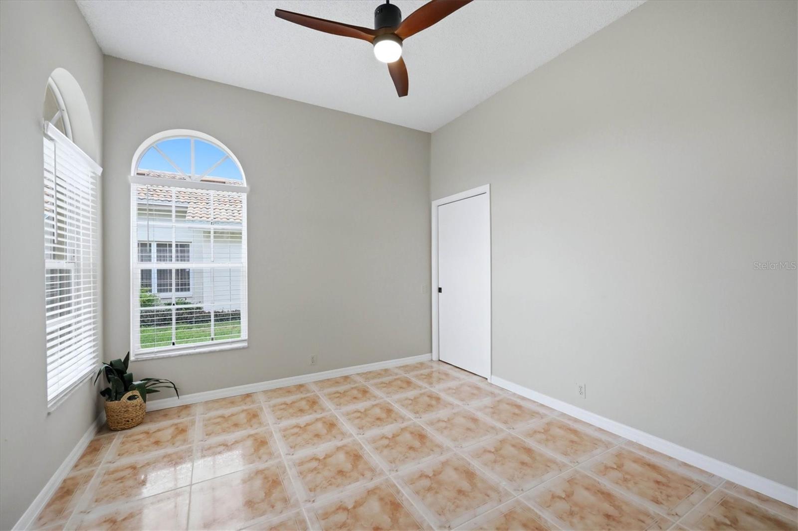 4738 Dundee Dr Property Photo 25