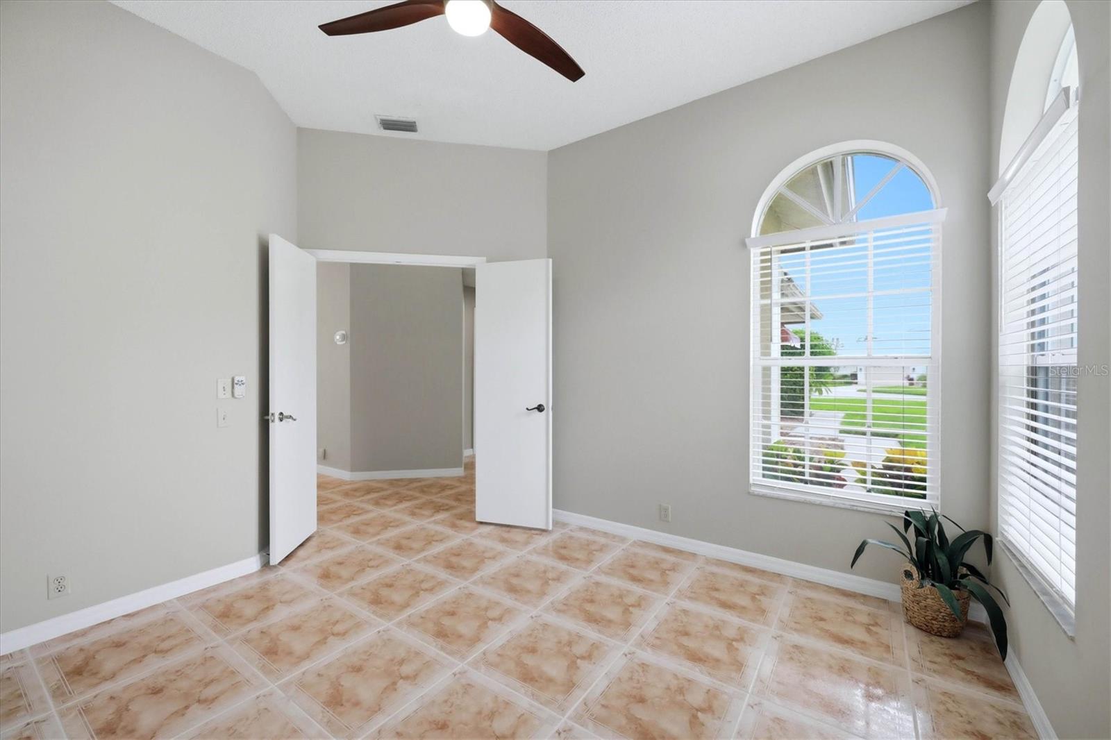 4738 Dundee Dr Property Photo 26