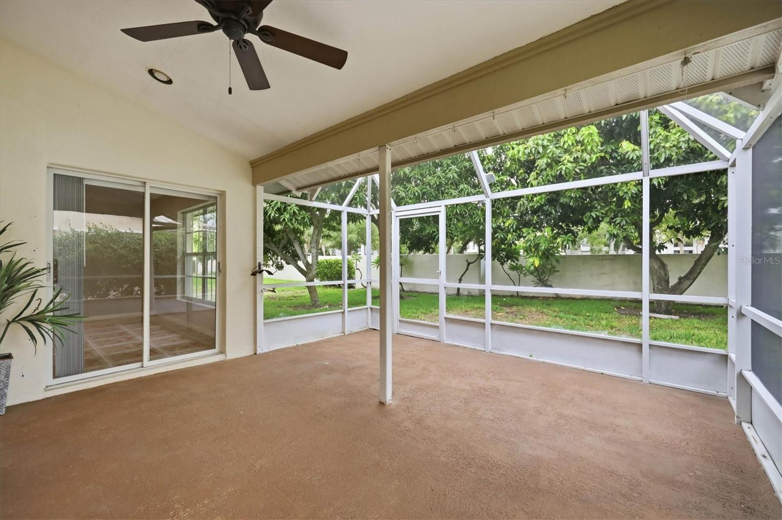 4738 Dundee Dr Property Photo 29