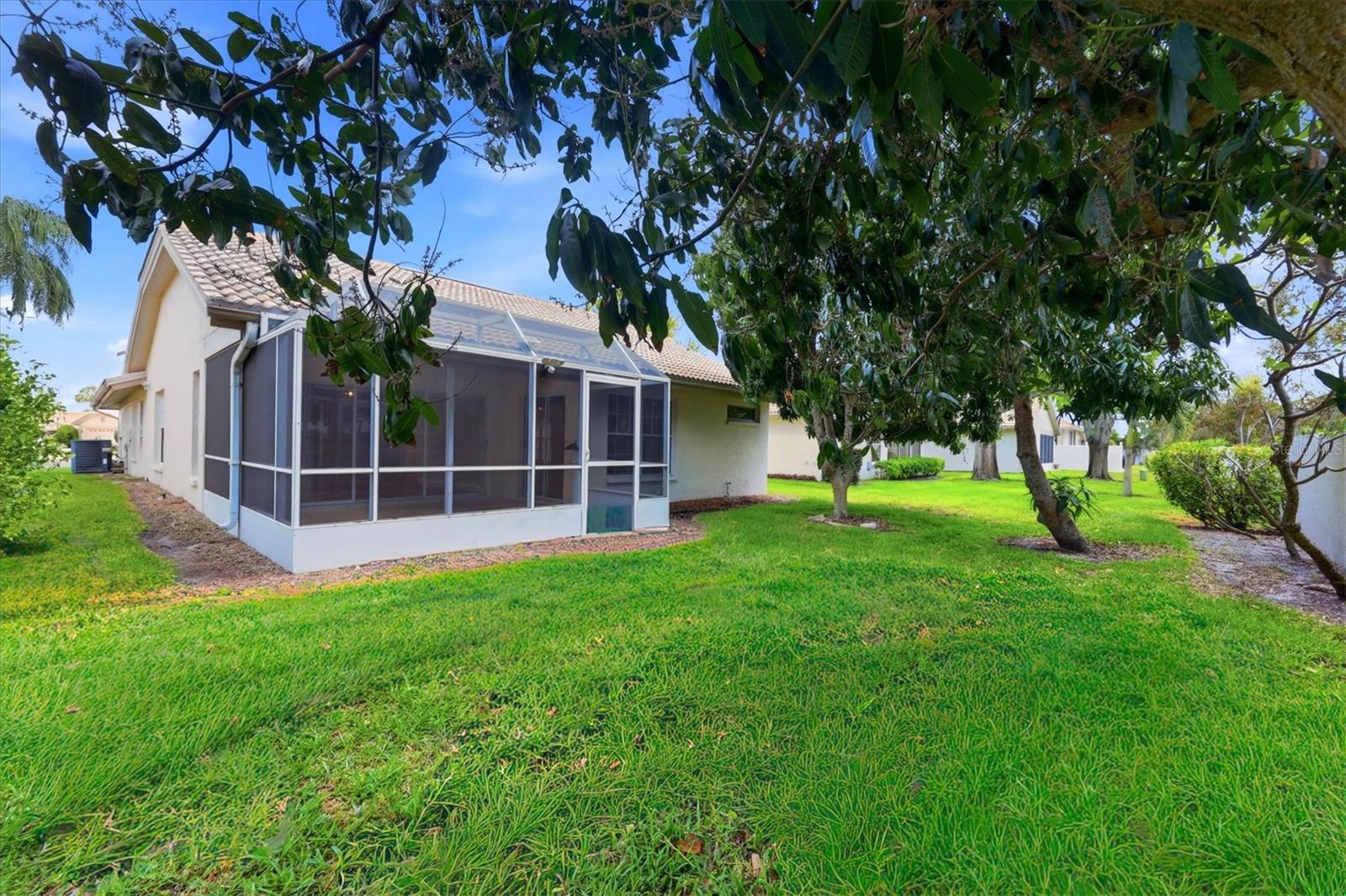 4738 Dundee Dr Property Photo 36