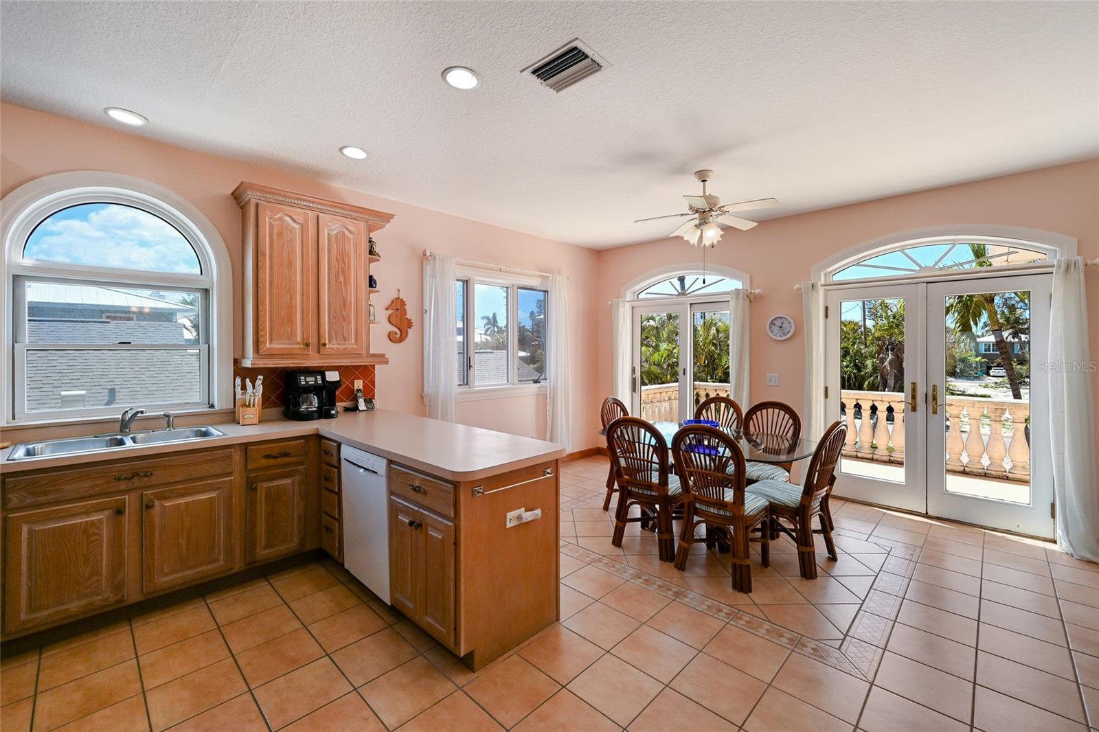 889 N Shore Dr Property Photo 16
