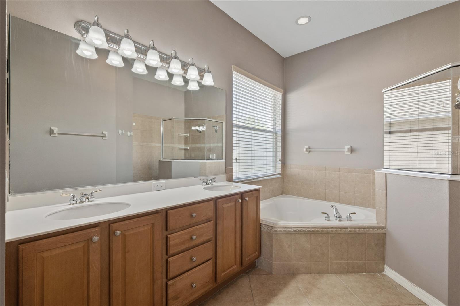 12150 Maple Ridge Dr Property Photo 15