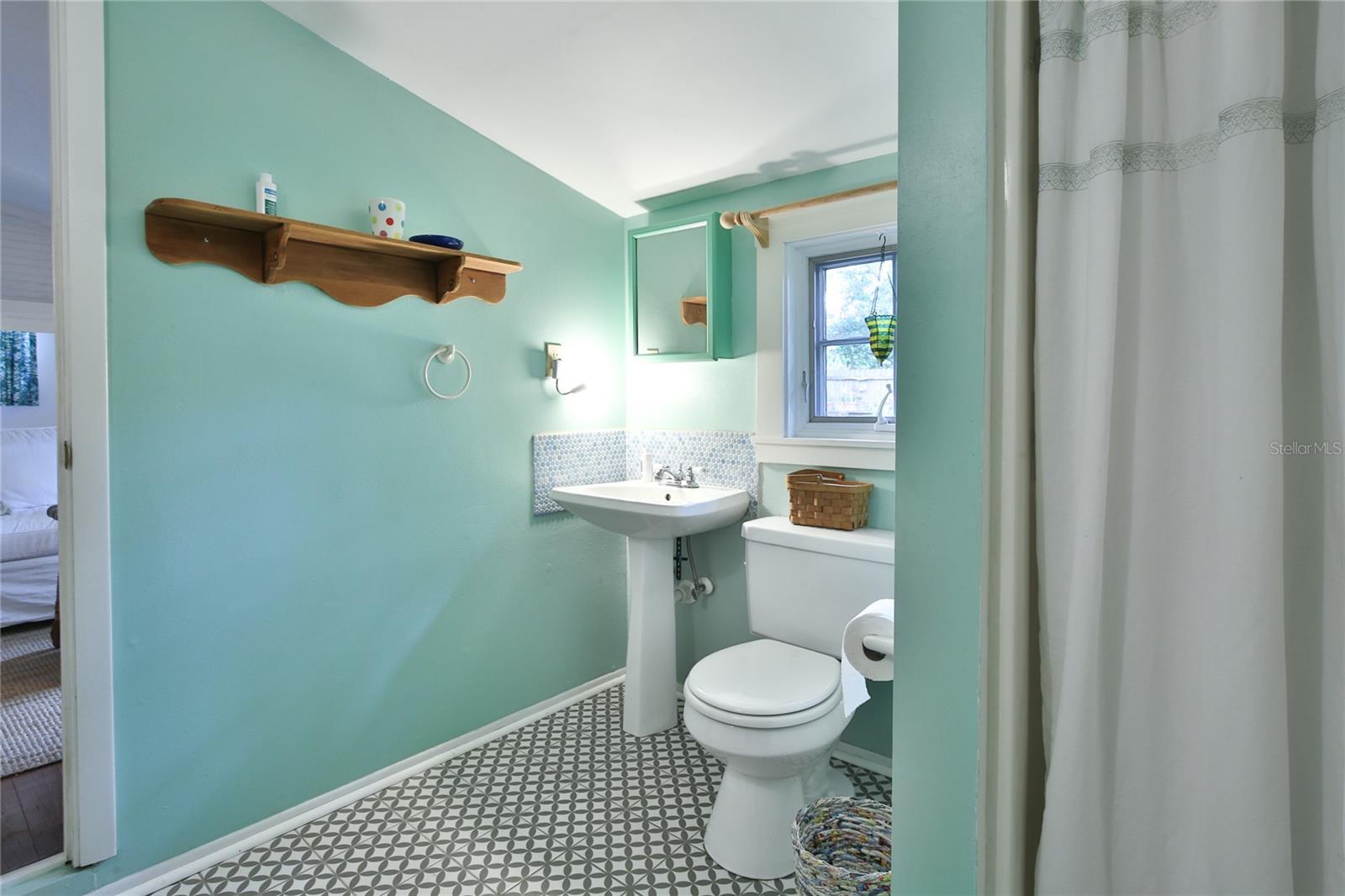 708 42nd St Property Photo 44