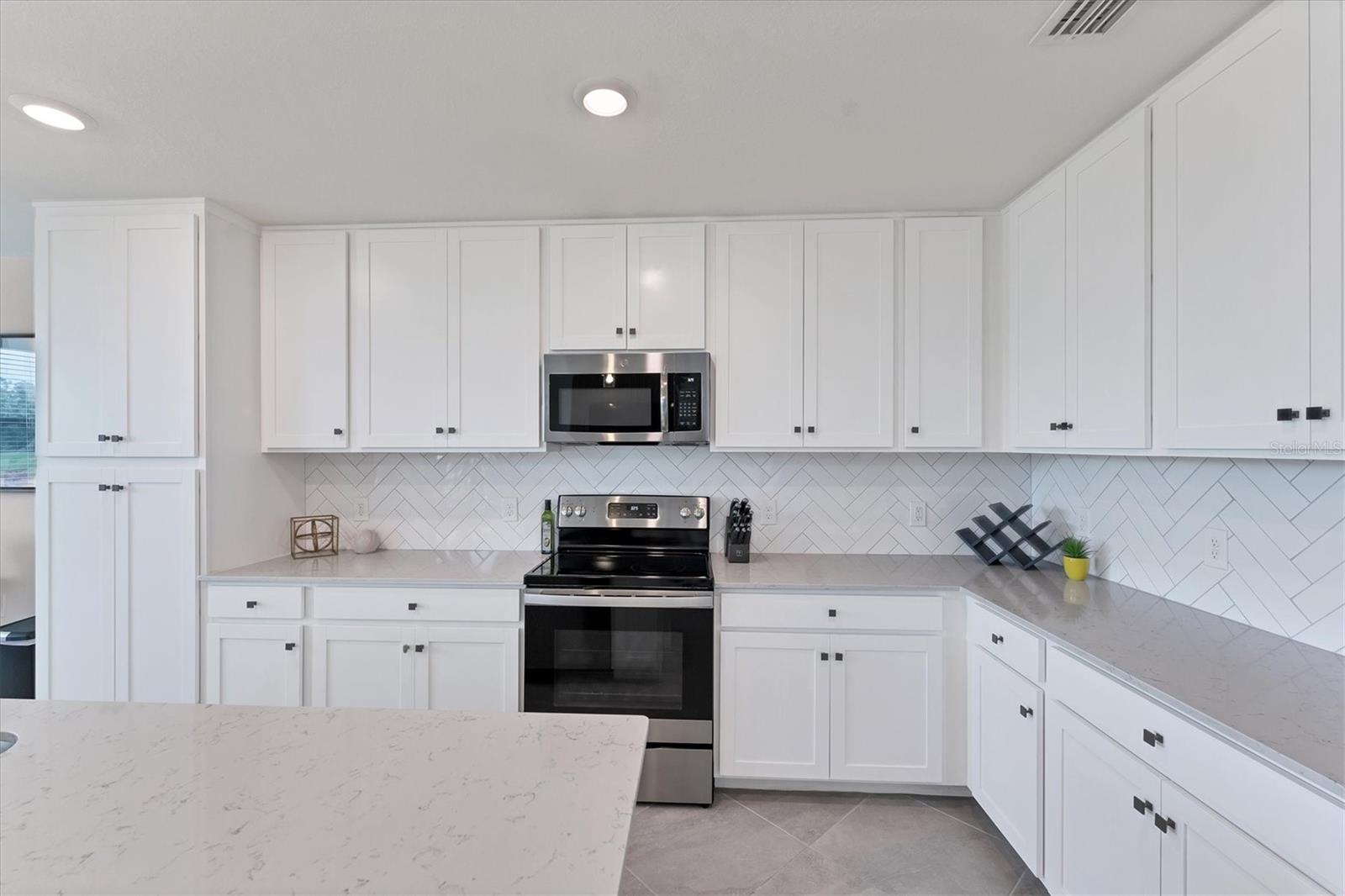 17704 Gawthrop Dr #102 Property Photo 8