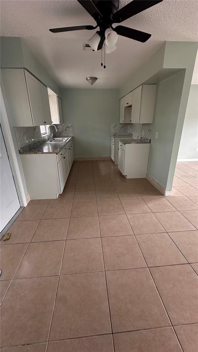 2587 Sunrise Ter Property Photo 4