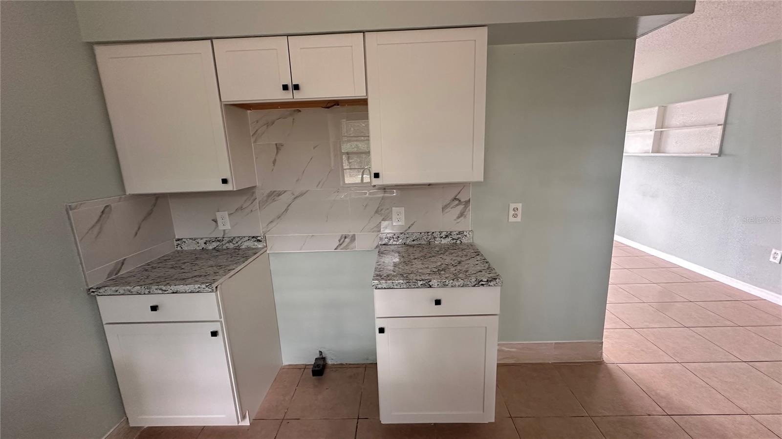 2587 Sunrise Ter Property Photo 5