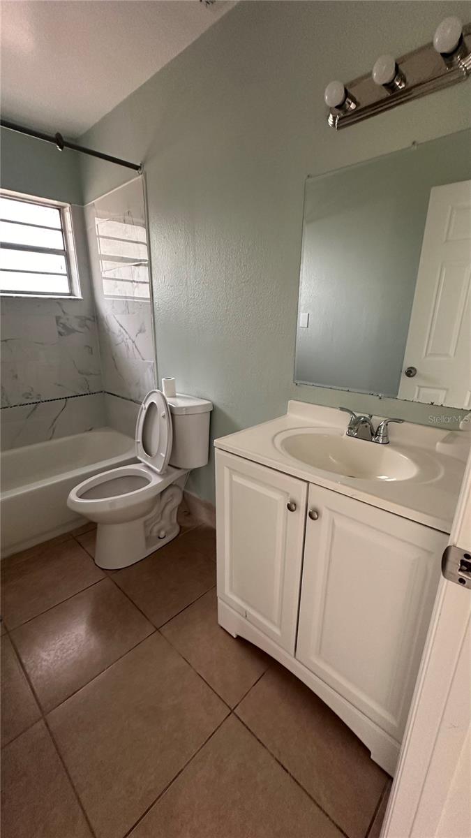 2587 Sunrise Ter Property Photo 11