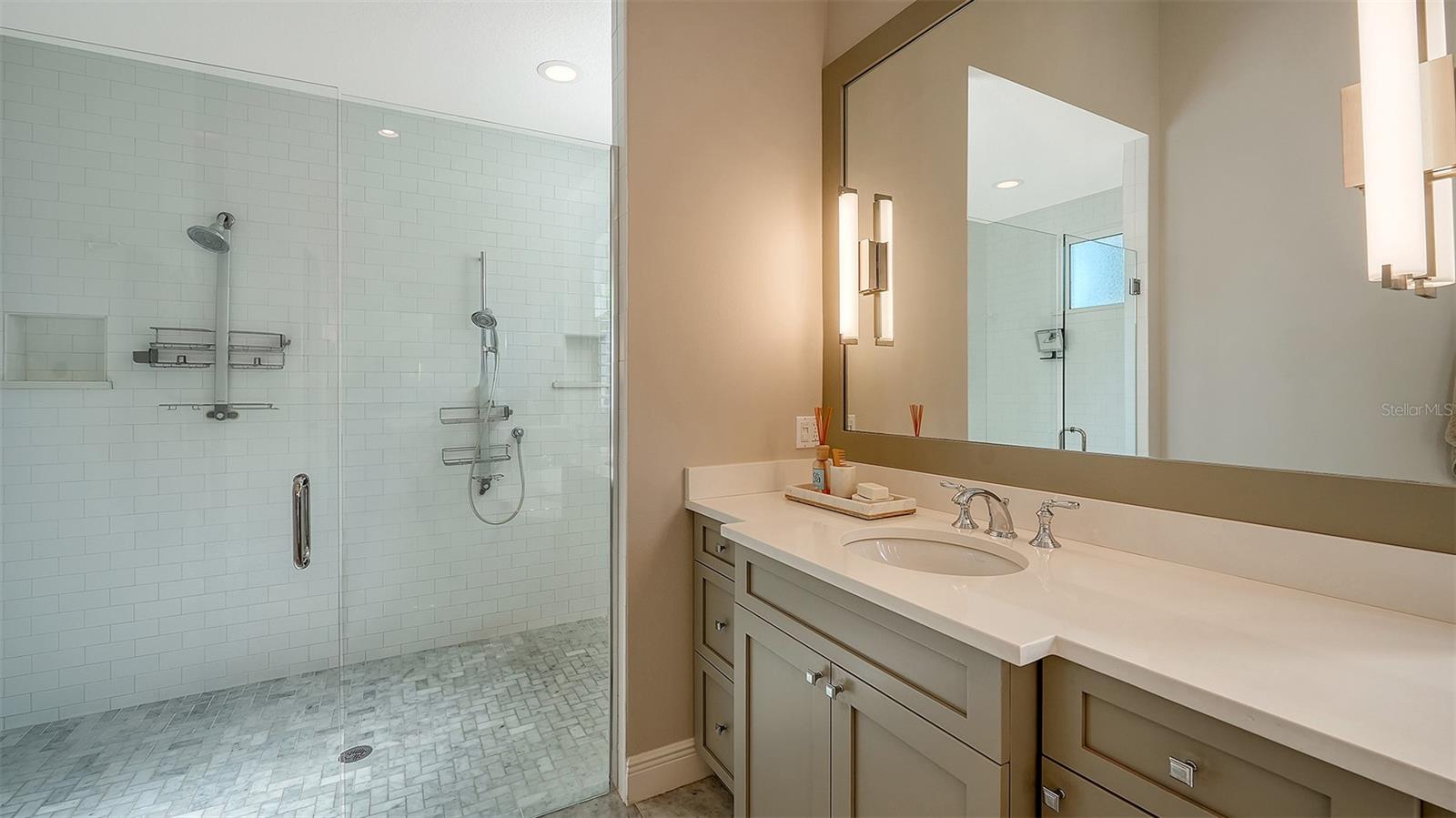 313 Lookout Point Dr Property Photo 64