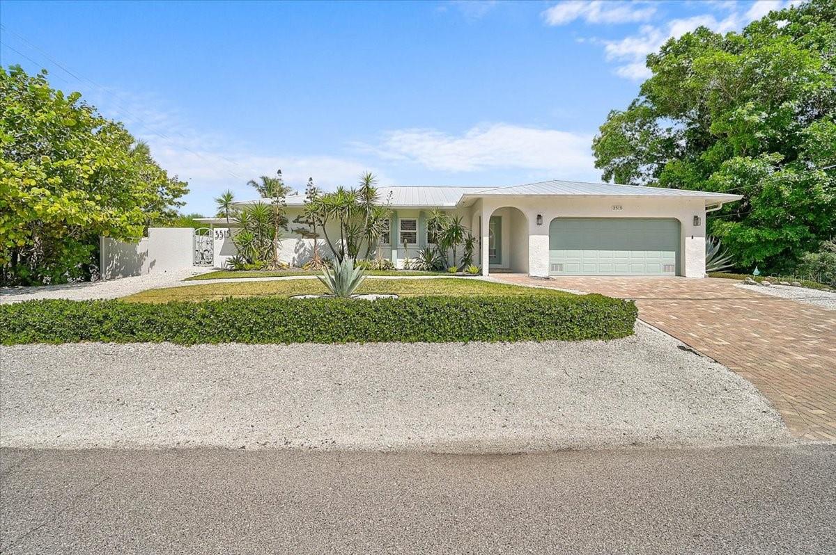 3515 LA PALOMA AVE Property Photo 1