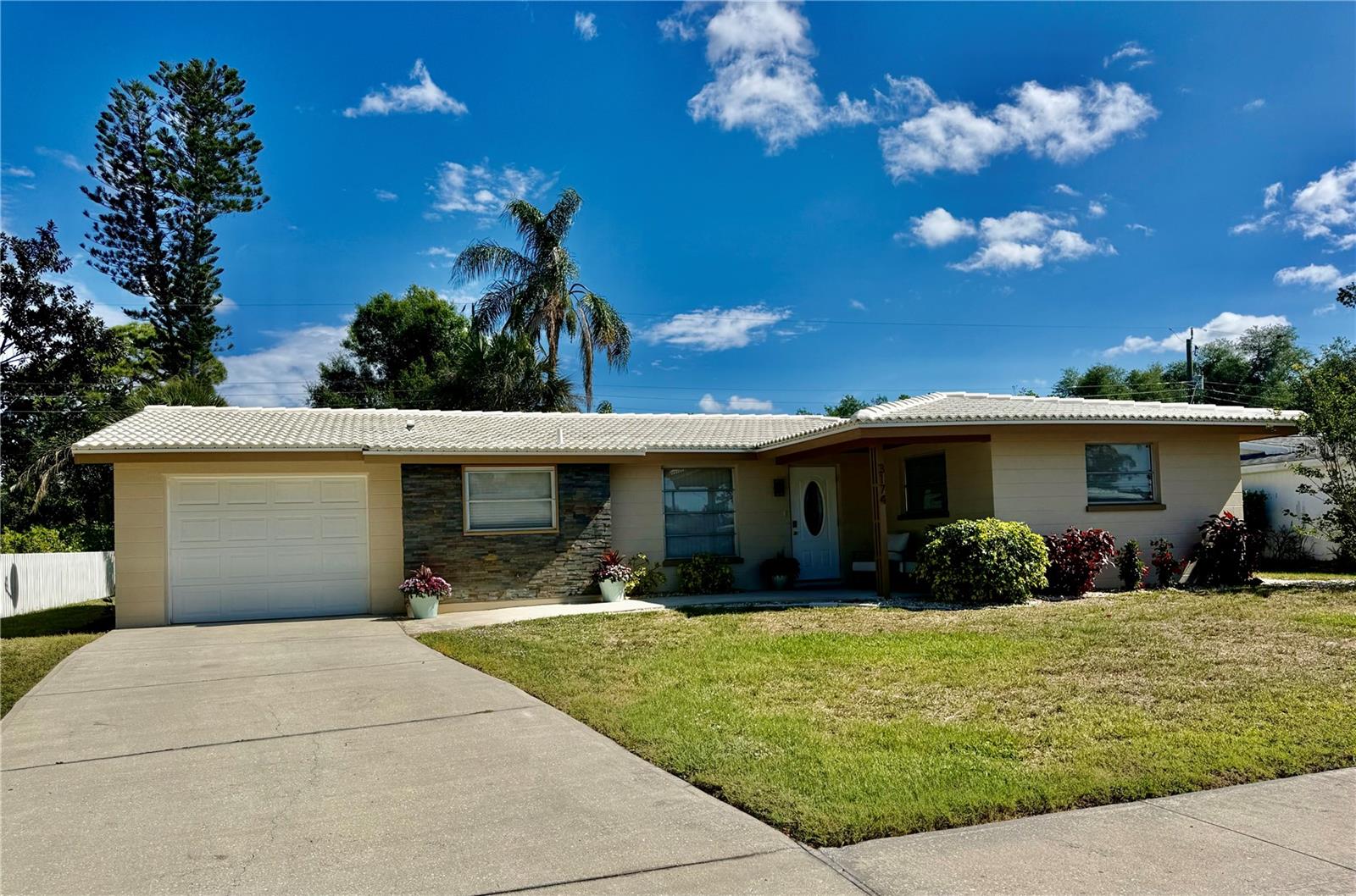 3174 Regatta Cir Property Photo 1