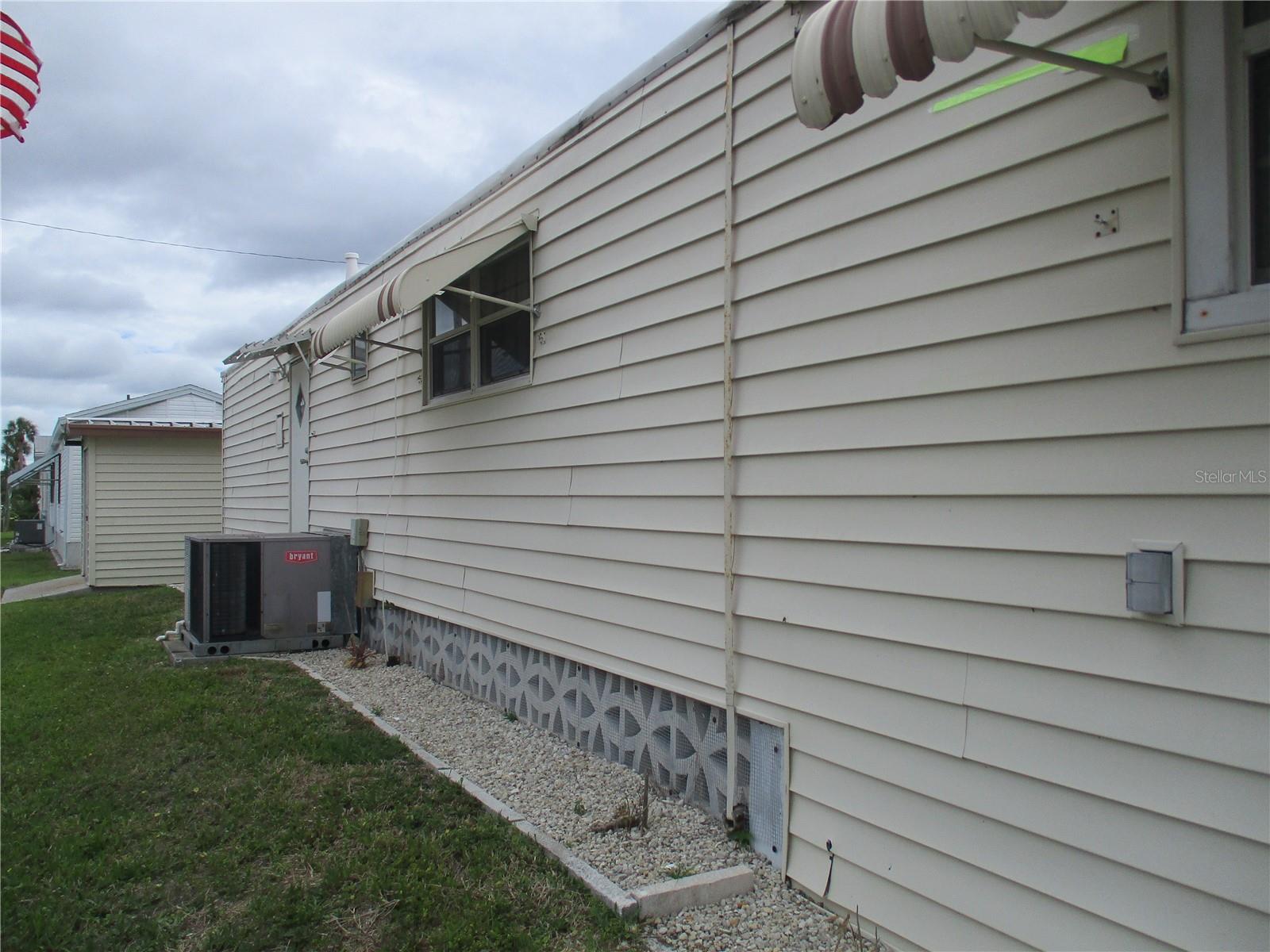 5009 8th B St E Property Photo 3