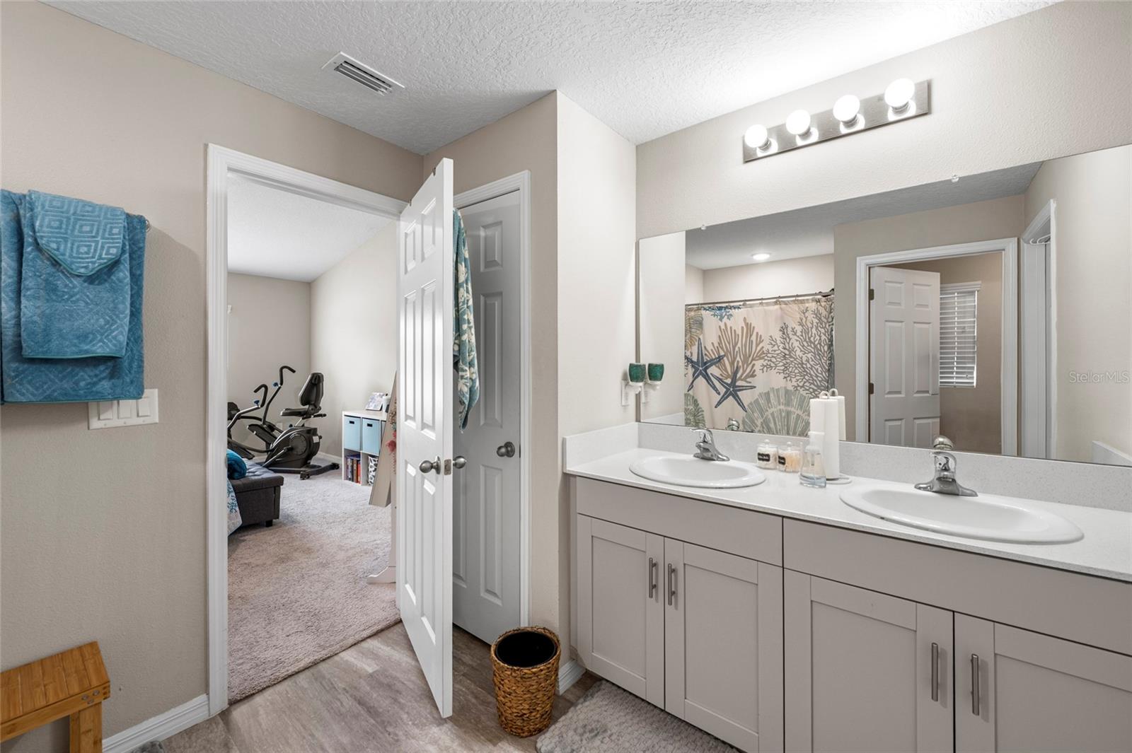 12690 Tannencrest Dr Property Photo 17
