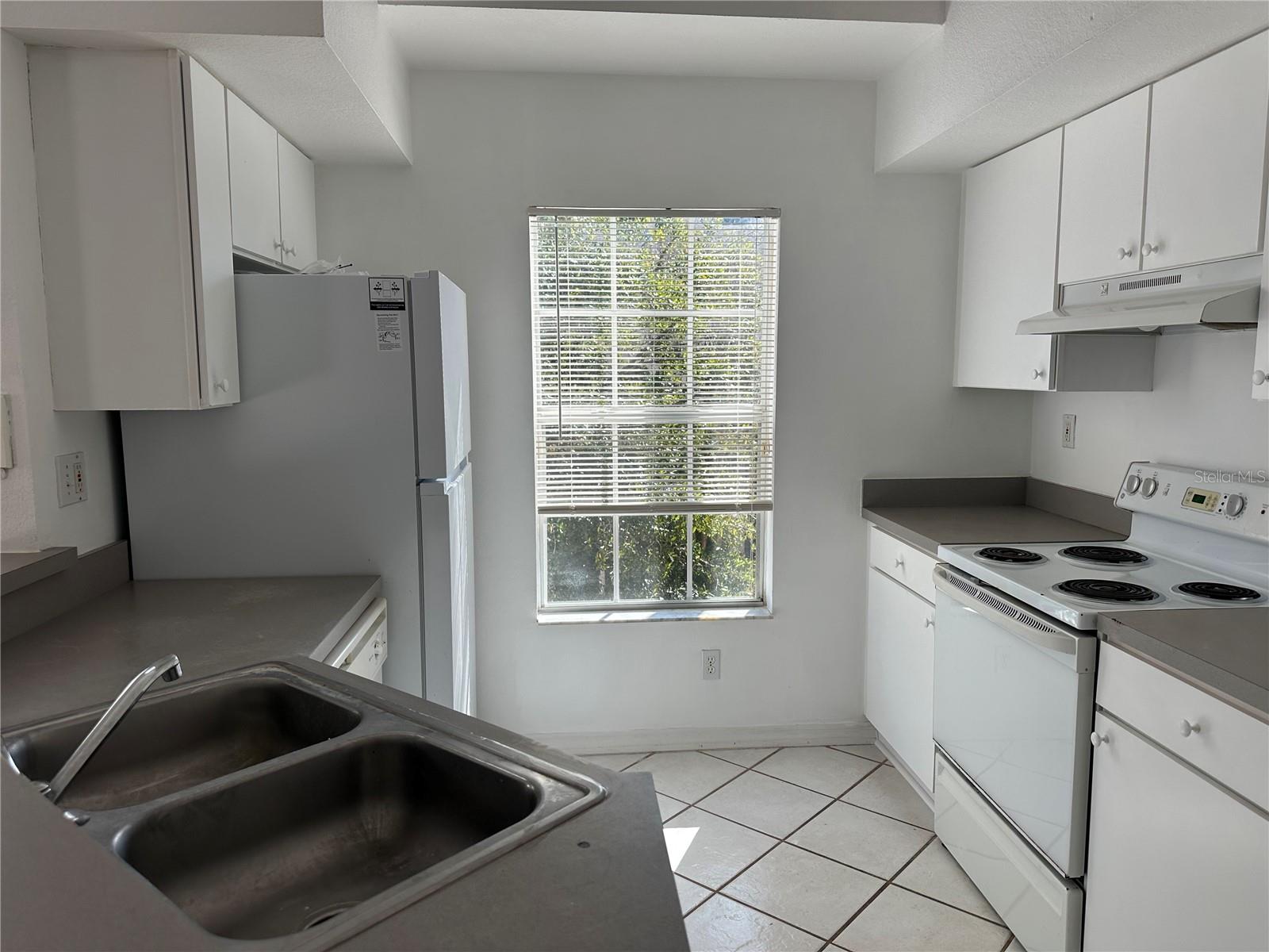 A4689238 Property Photo 4