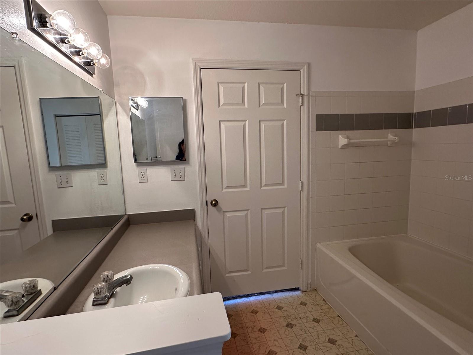 A4689238 Property Photo 8