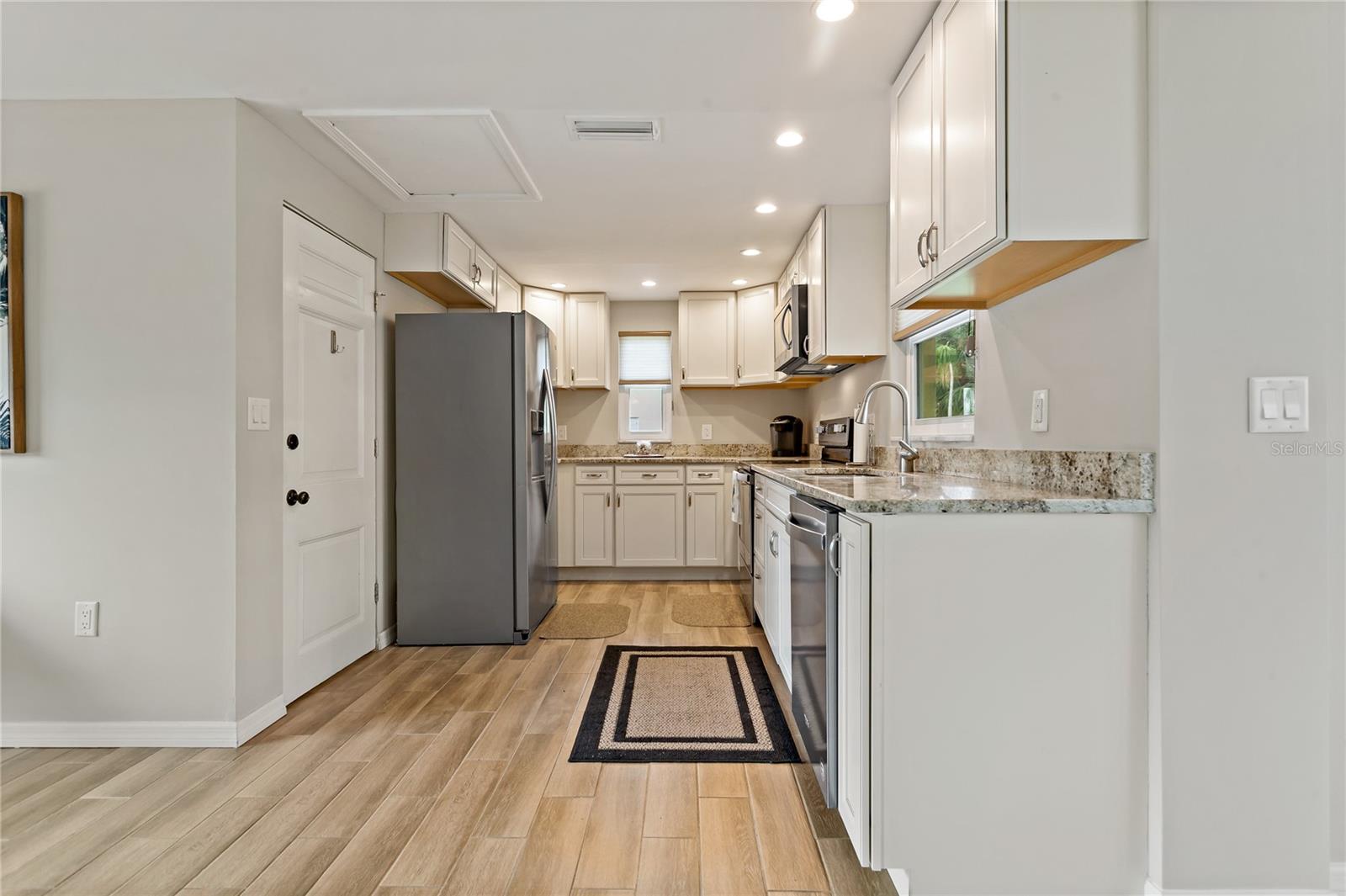 1675 Blakemore Ln Property Photo 11