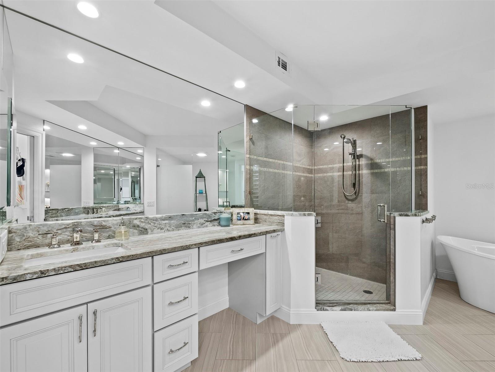 535 Sanctuary Dr #a603 Property Photo 22