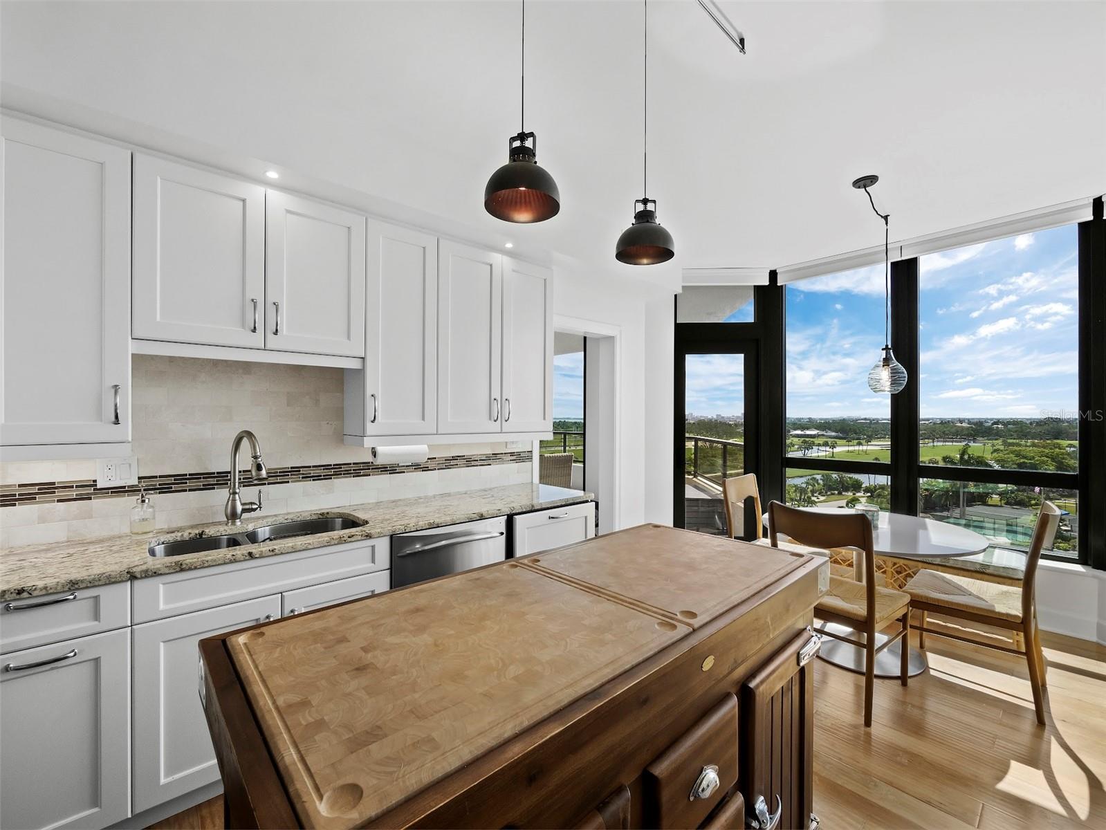 535 Sanctuary Dr #a603 Property Photo 27