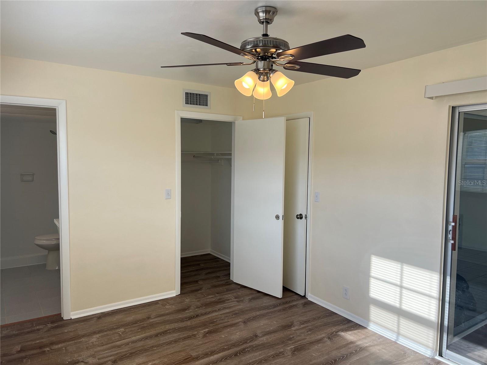 1433 S Belcher Rd #b7 Property Photo 18