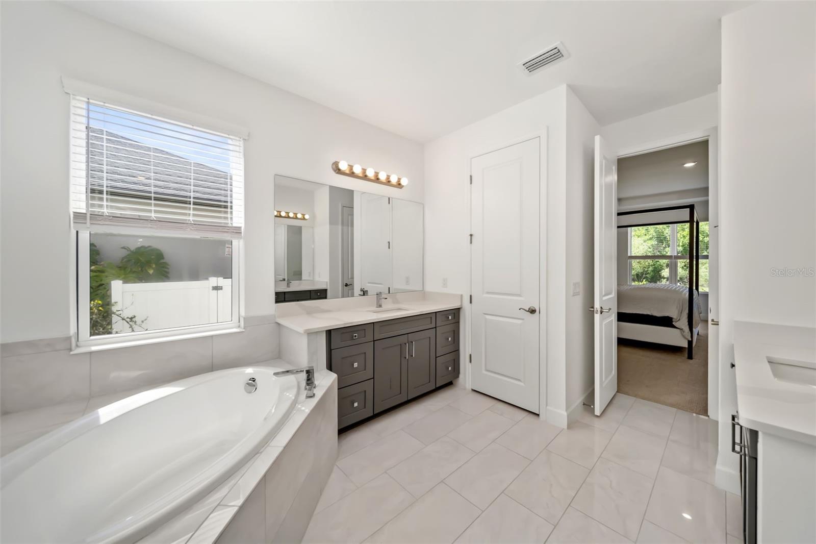 4520 Pond Brook Ct Property Photo 28