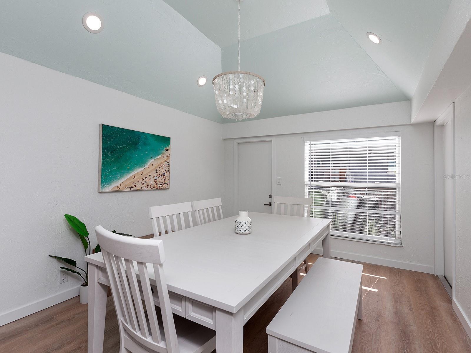 3049 Wood St Property Photo 14