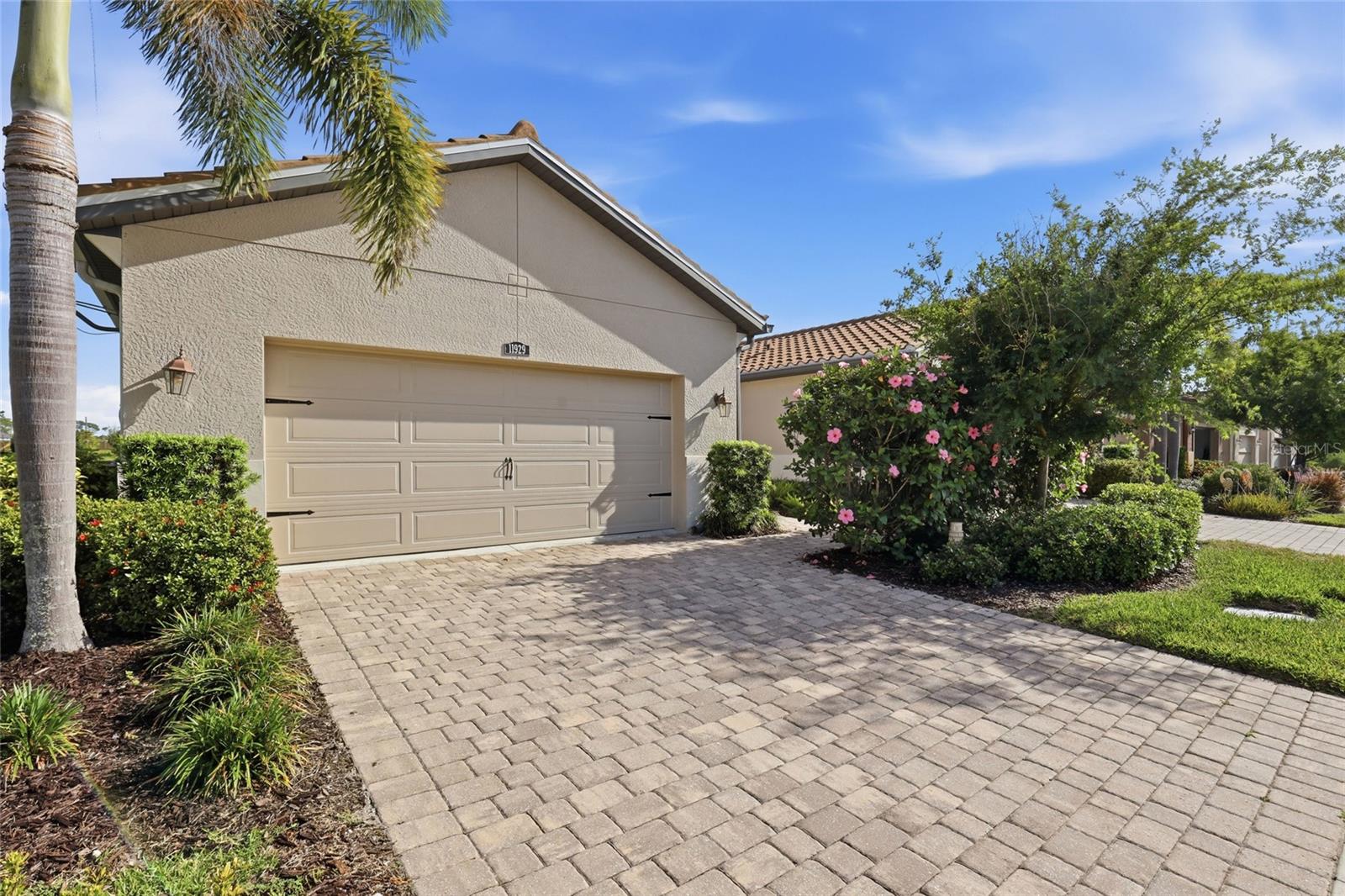 11929 Tapestry Ln Property Photo 2