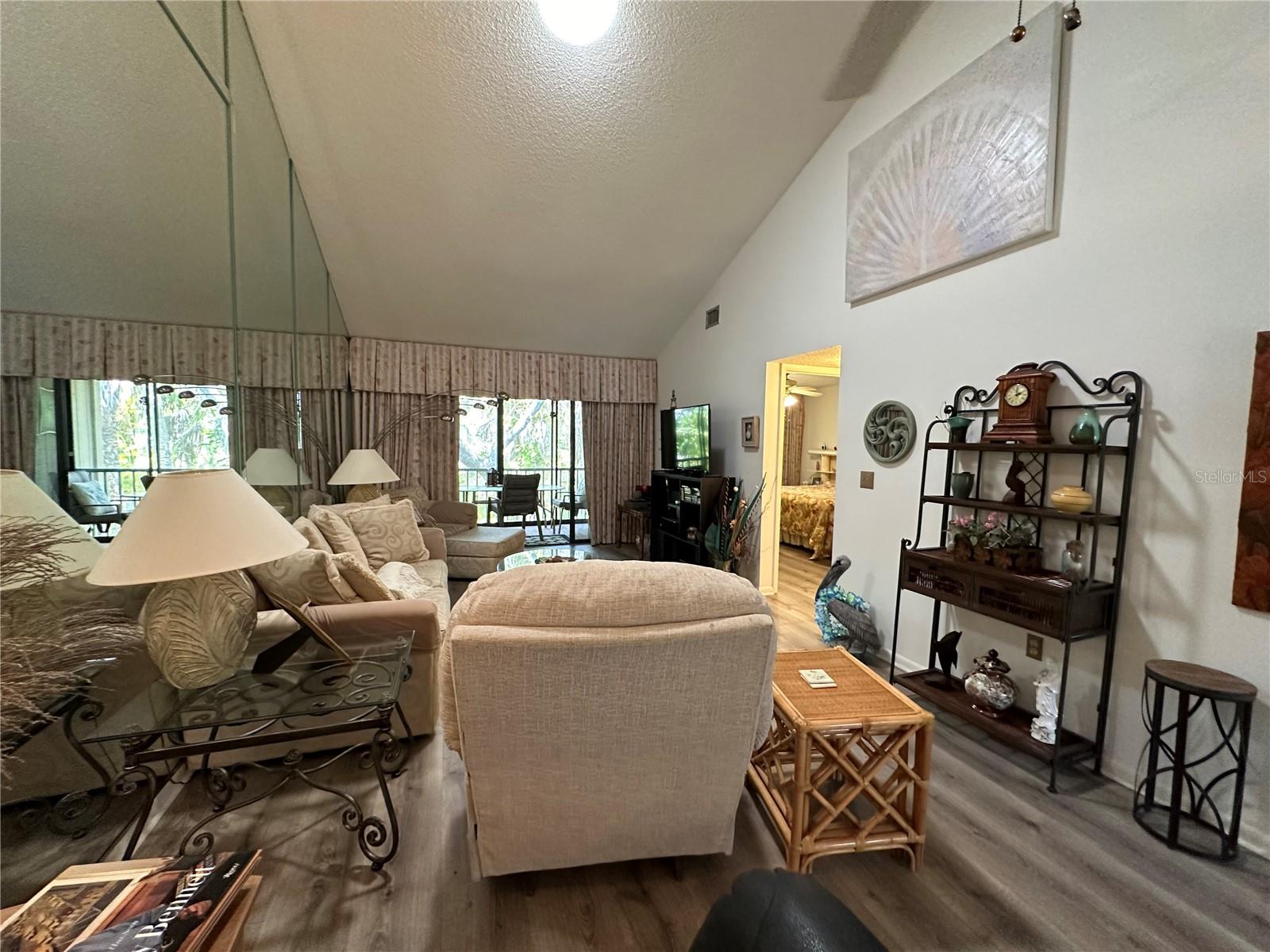 1647 Brookhouse Ct #246 Property Photo 6