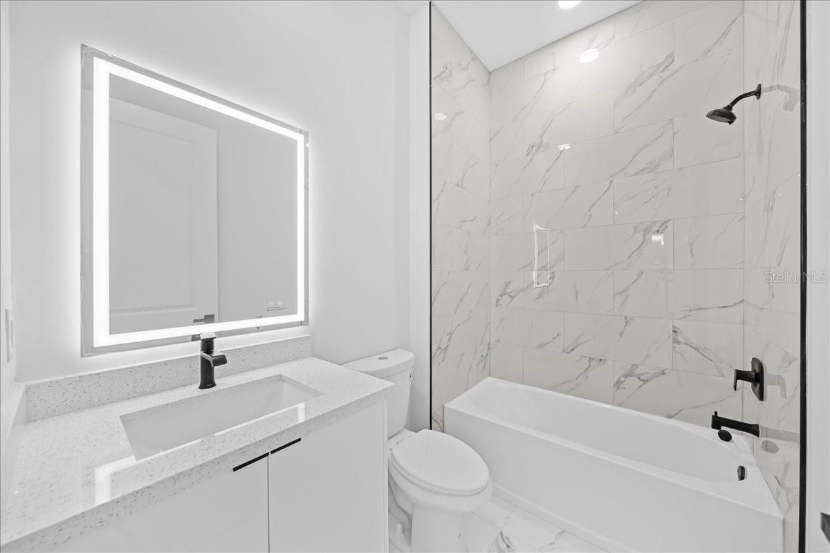 1024/1026 Diplomat Pkwy E Property Photo 13