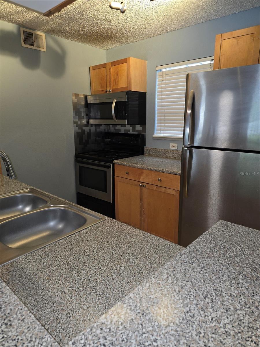 2500 Winding Creek Blvd #e205 Property Photo 3