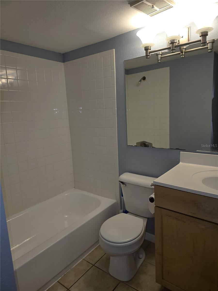 2500 Winding Creek Blvd #e205 Property Photo 11