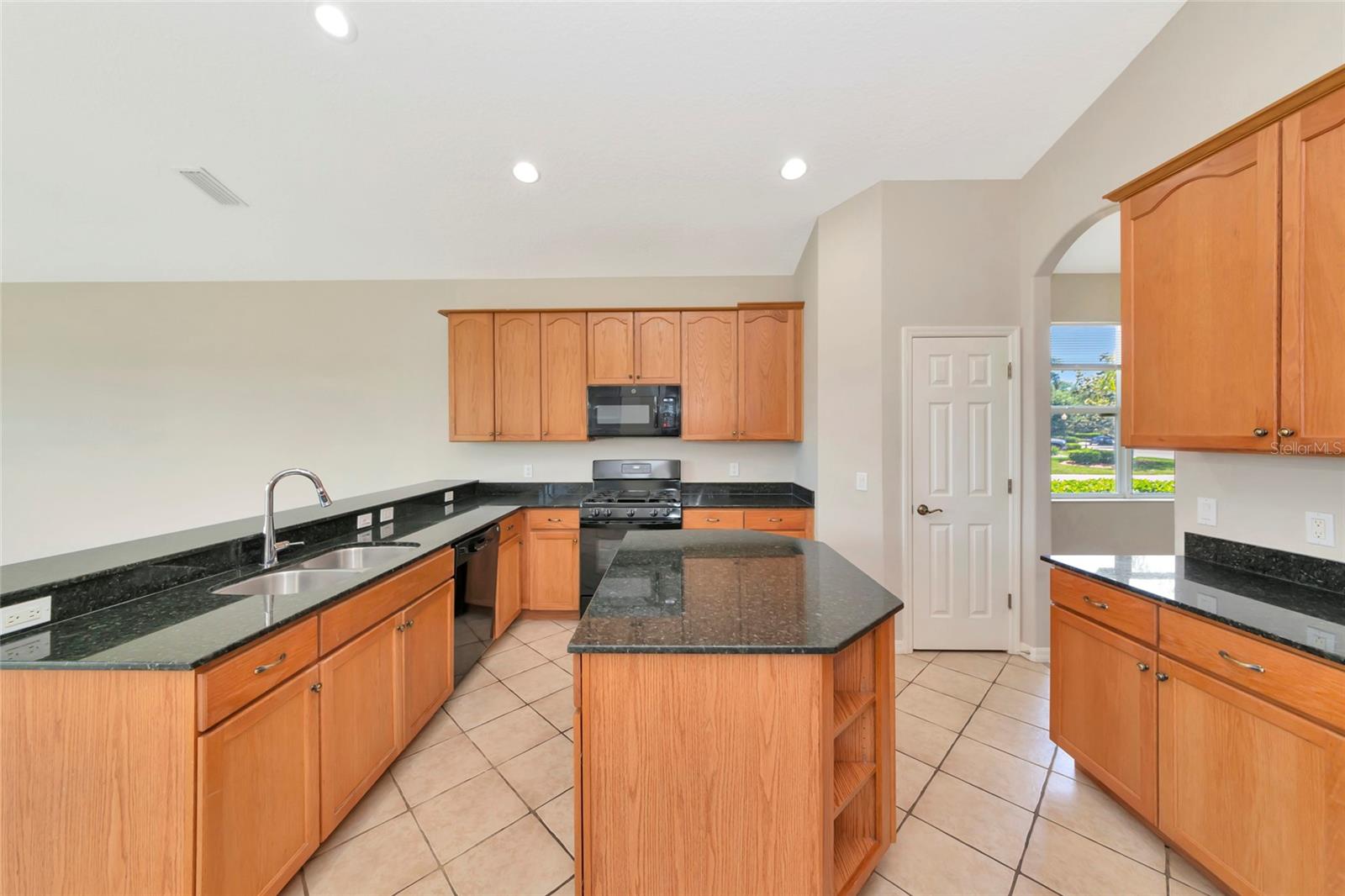 12079 Aster Ave Property Photo 8