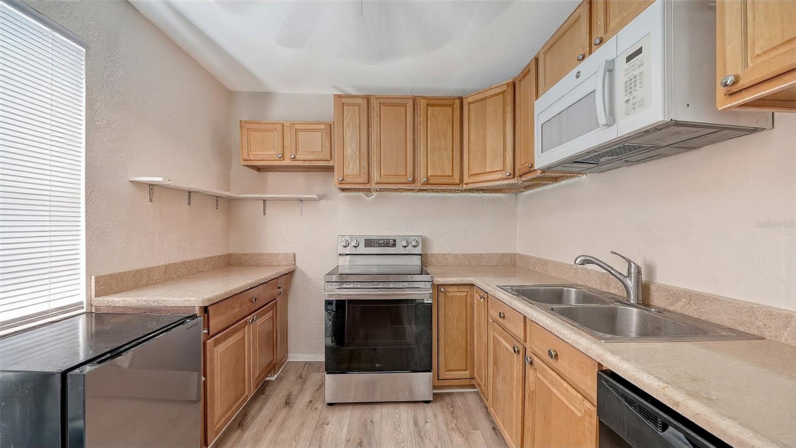 420 Kumquat Ct Property Photo 4