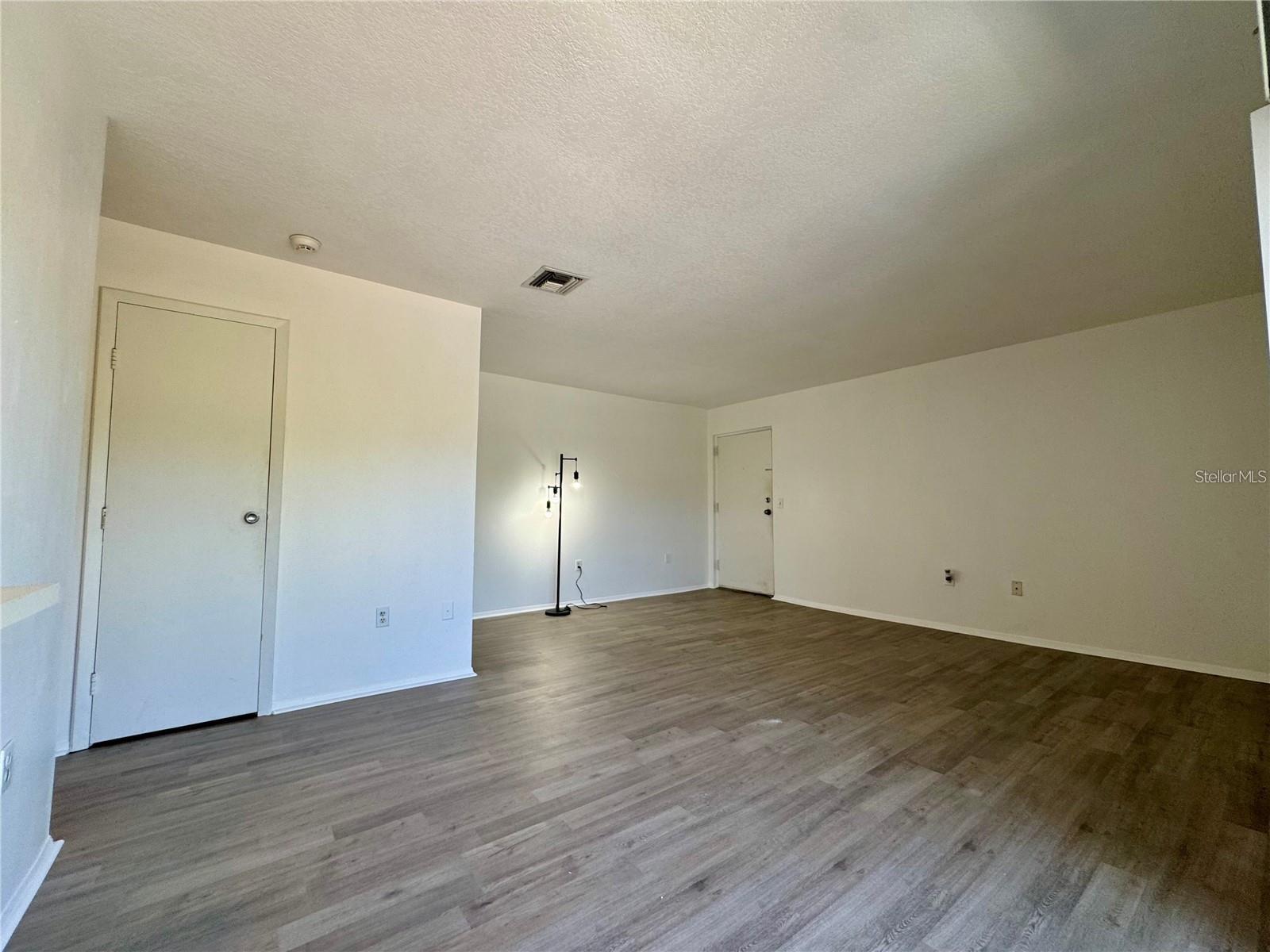 2632 Hidden Lake Dr N #e Property Photo 8