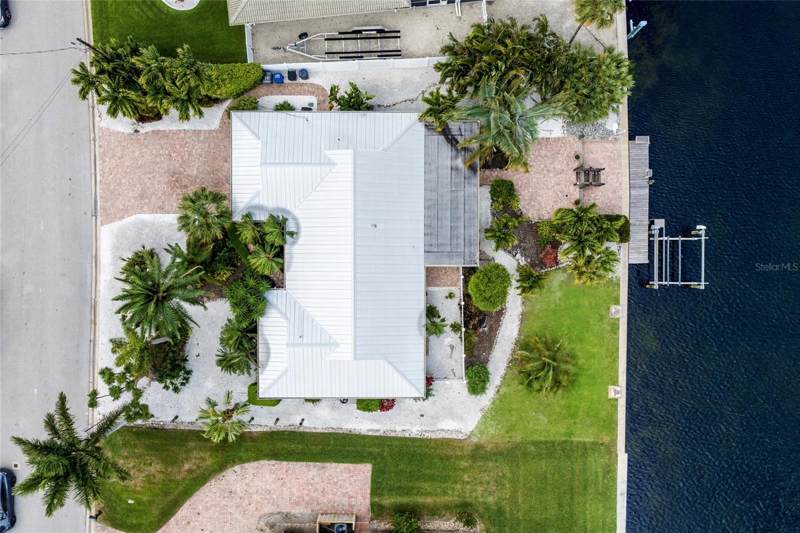 5007 BIMINI DR Property Photo 1